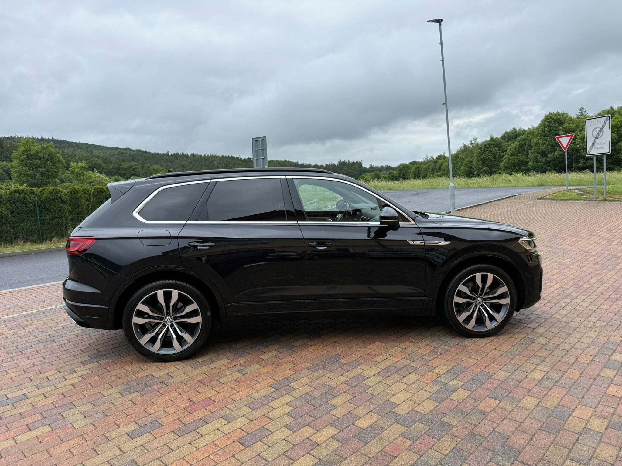 Volkswagen Touareg, 3.0 TDI V6 210kW 4x4 R-LINE - fotka 6