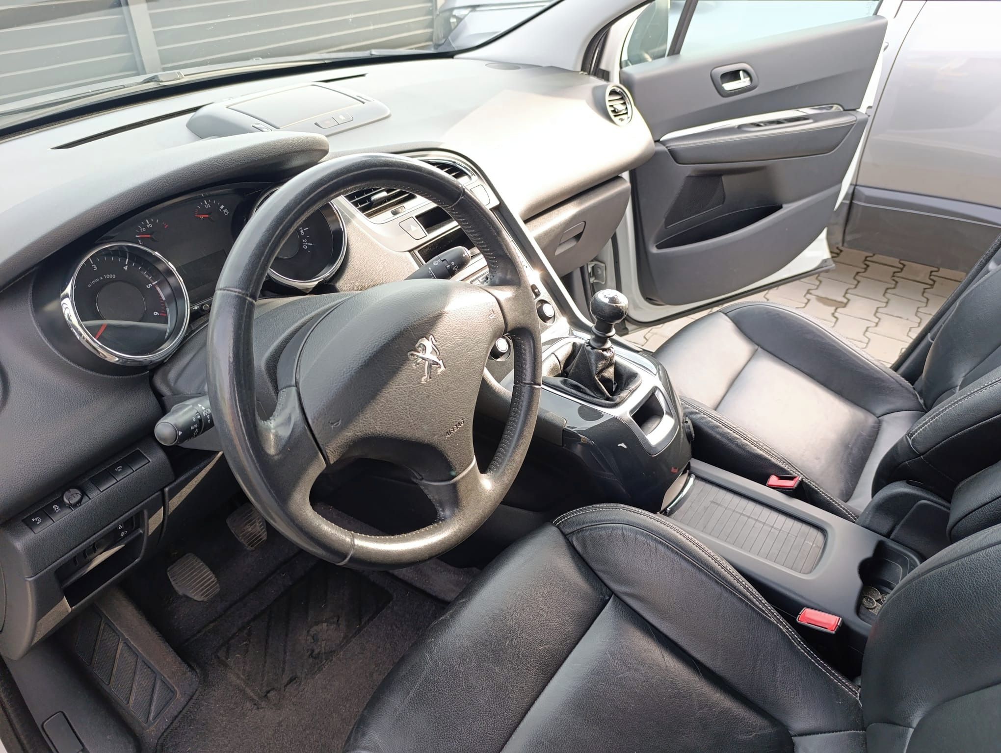 Peugeot 5008, 1.6 BHDI 120k M6 - fotka 2