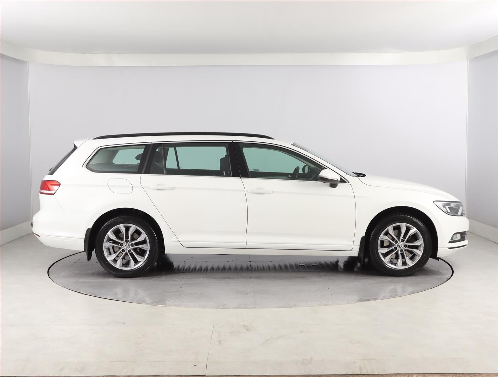 Volkswagen Passat, 1.8 TSI, Comfortline, ČR,1.maj - fotka 6