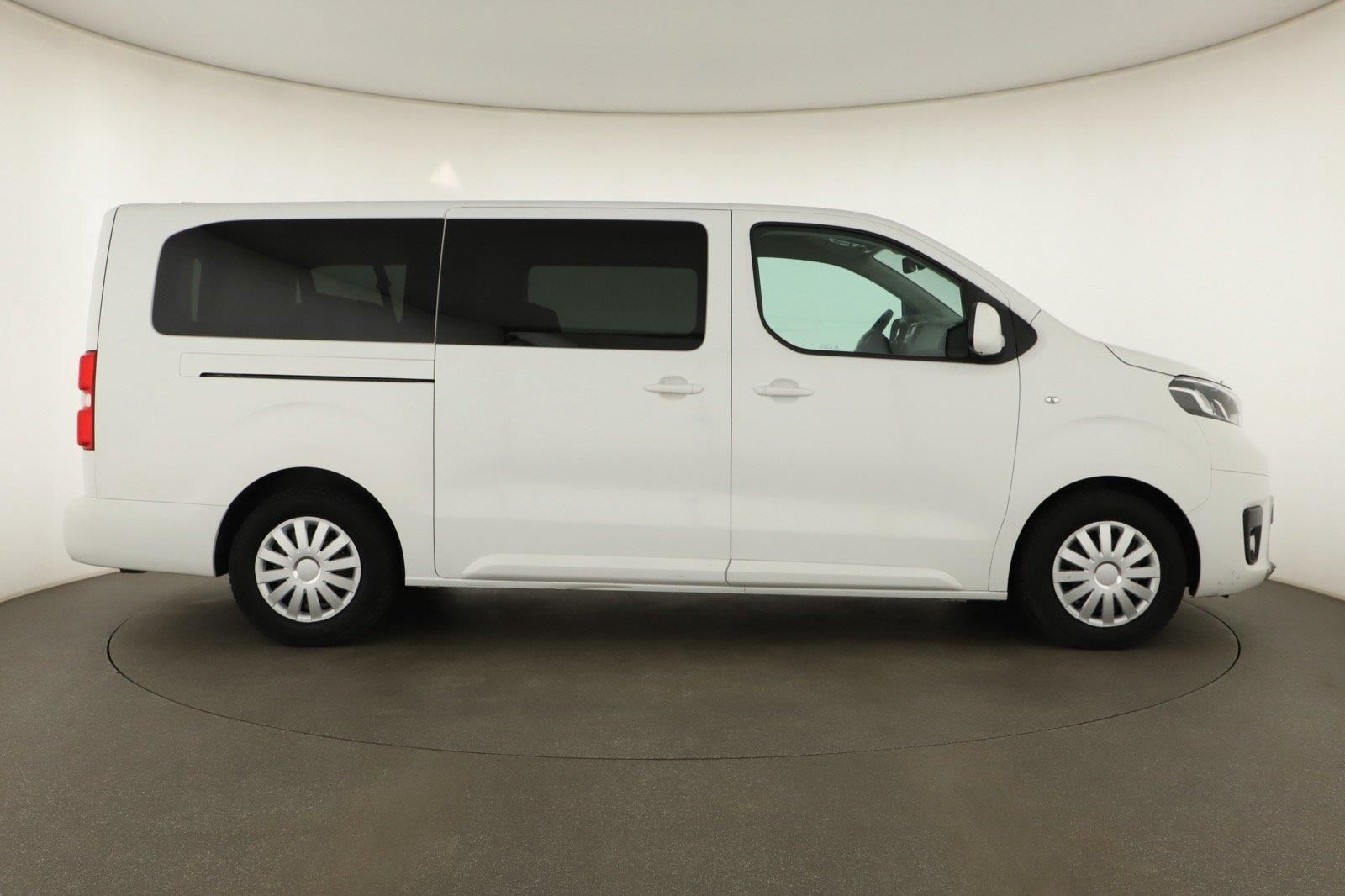 Toyota Proace Verso, 2.0 D-4D, 9 míst, L2 - fotka 6