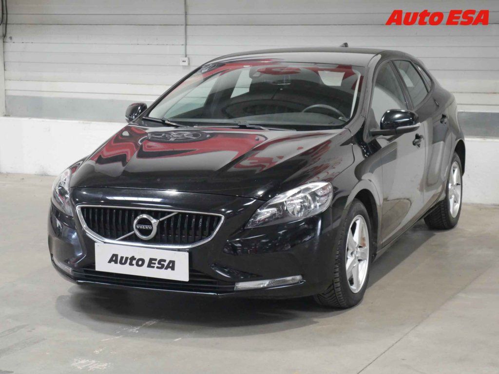 Volvo V40, 2.0 D,Navi,AC - fotka 3