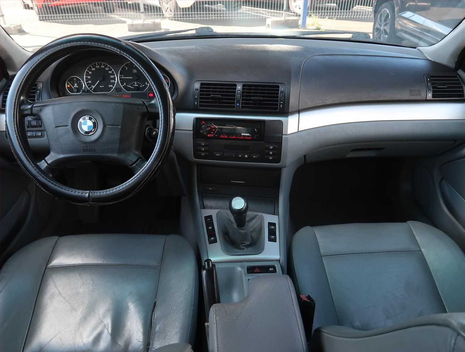 BMW Řada 3, 320 d, Klima - fotka 2