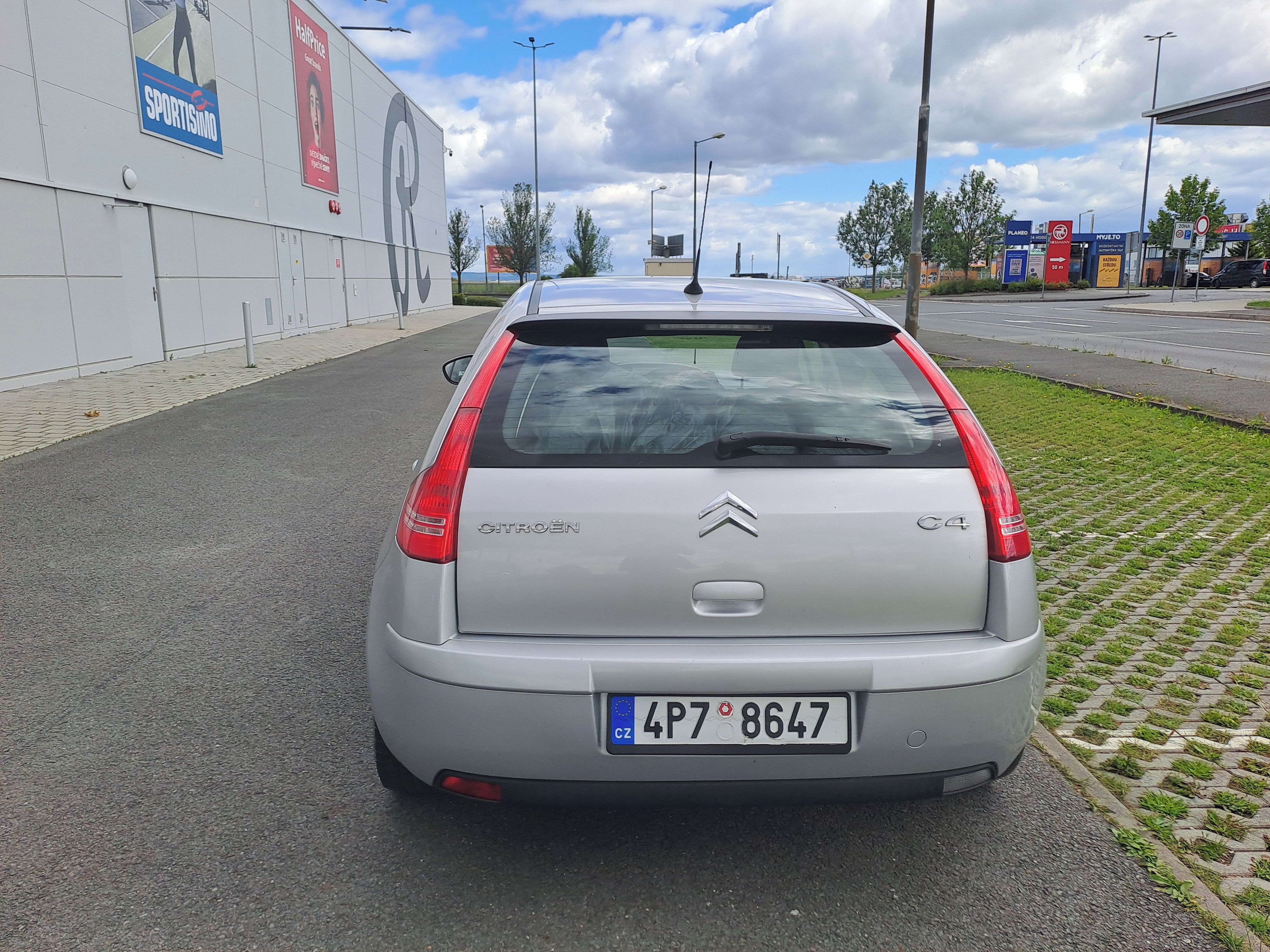 Citroën C4, 1.4i ČR 2.MAJ PĚKNÉ,SPOLEHLIVÉ - fotka 5
