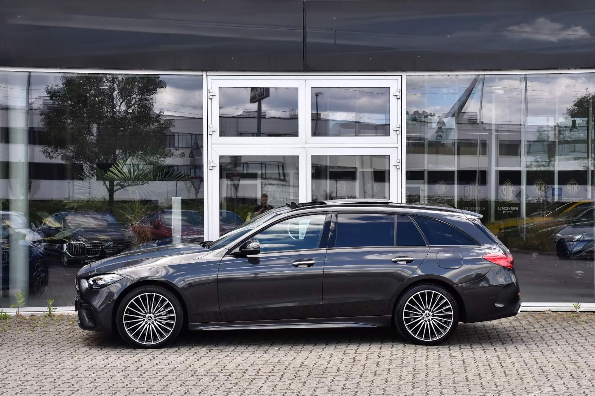 Mercedes-Benz Třídy C, 300e AMG Pano HuD 360 Burm DIG - fotka 4