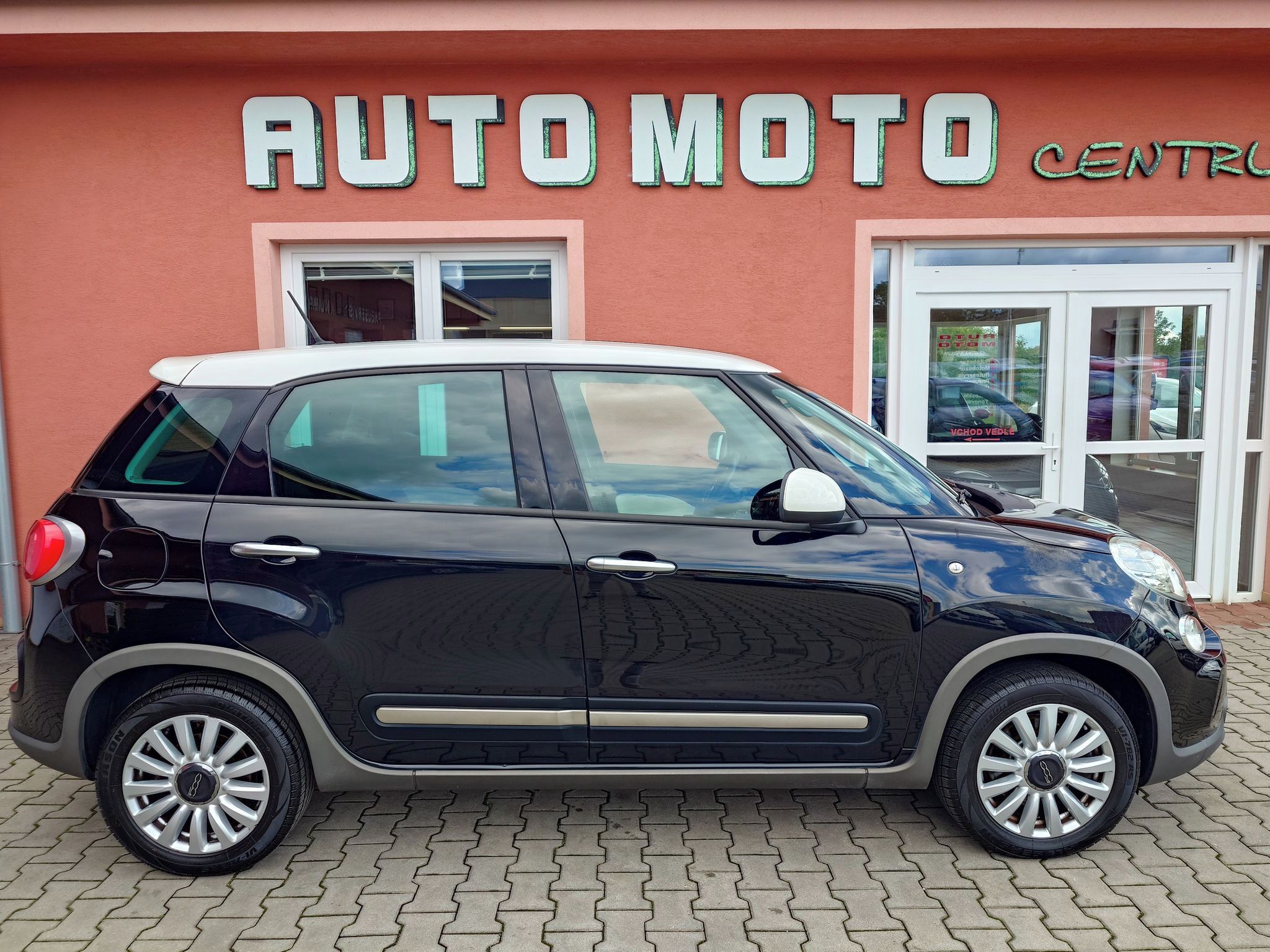 Fiat 500L, Trekking 1.4 T-Jet 88 kW - fotka 2