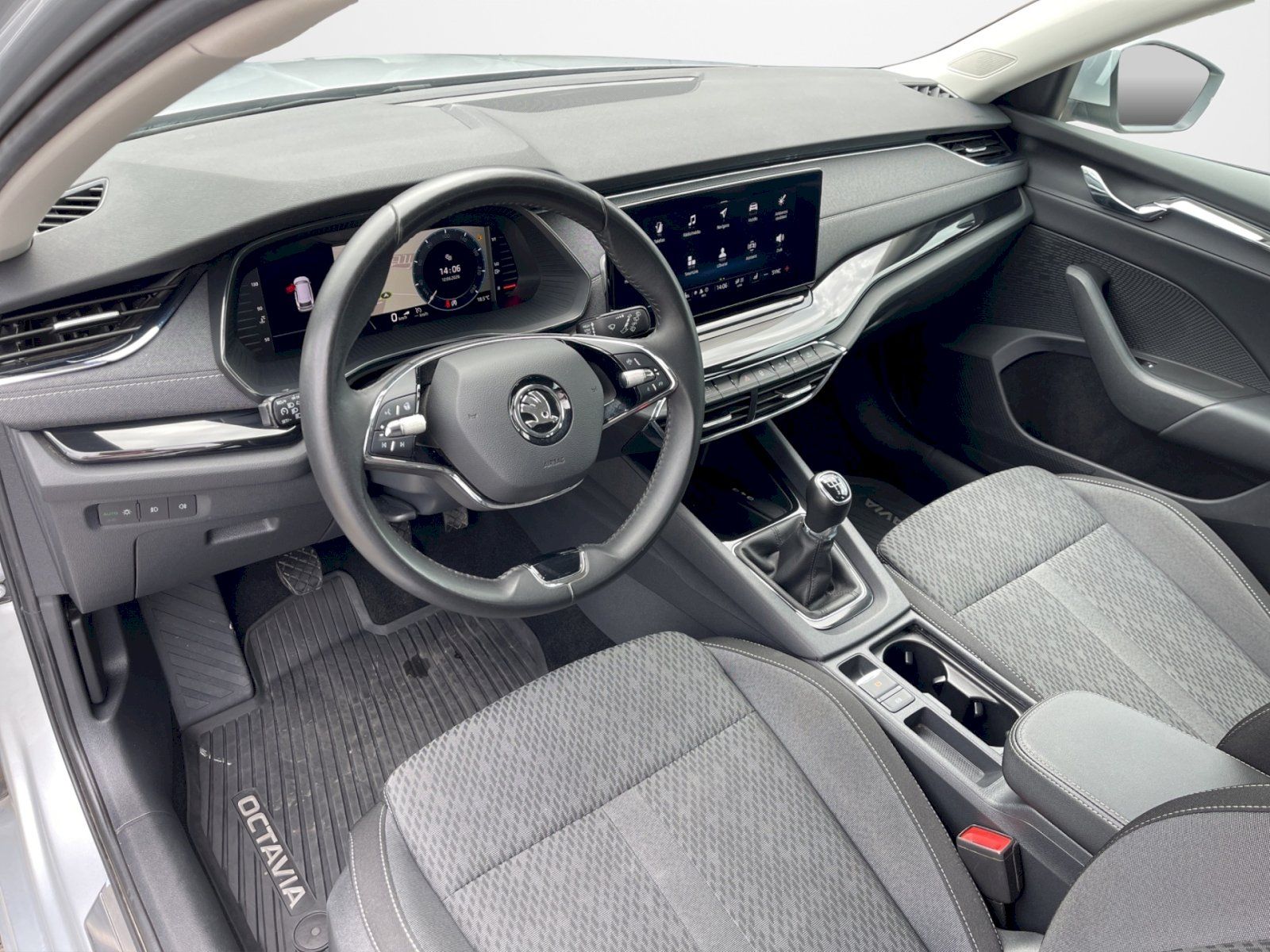 Škoda Octavia, 1.5 TSI 110kW Style Plus Combi - fotka 5