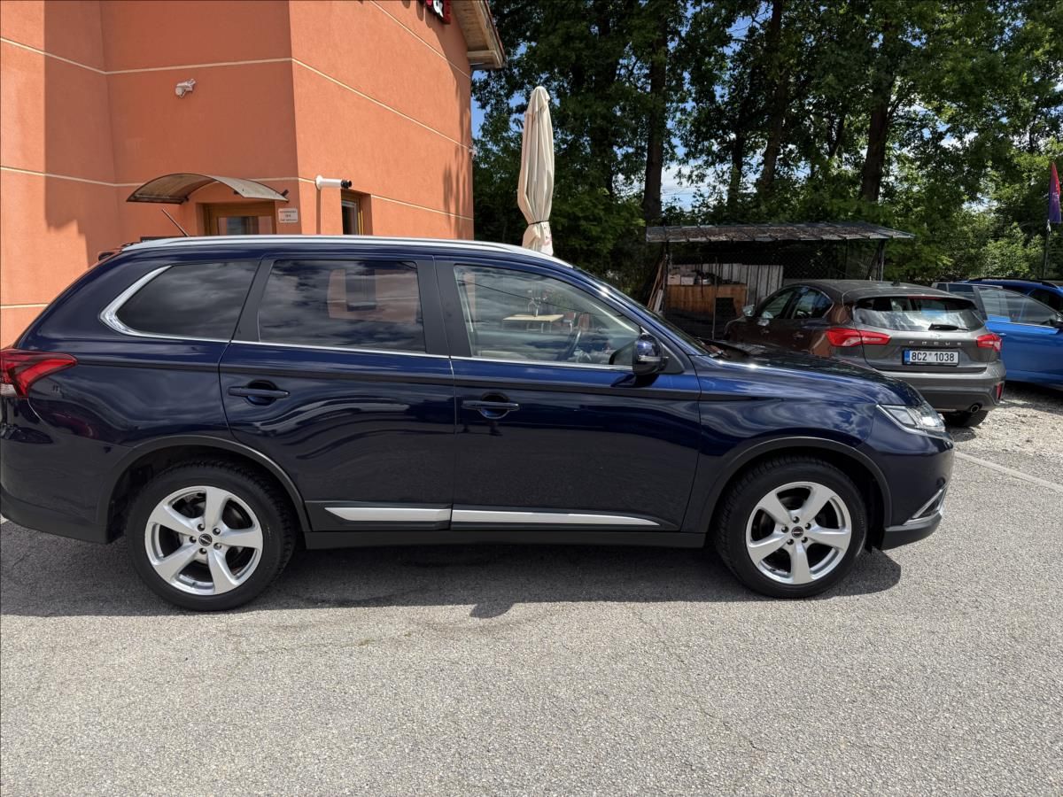 Mitsubishi Outlander, 2,3 DI-D - fotka 4