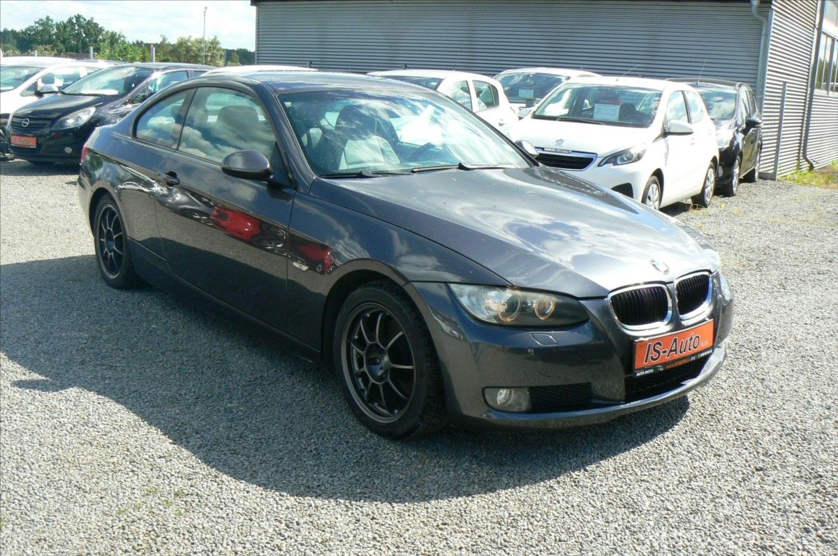 BMW Řada 3, 2,0 320 d COUPE - fotka 2