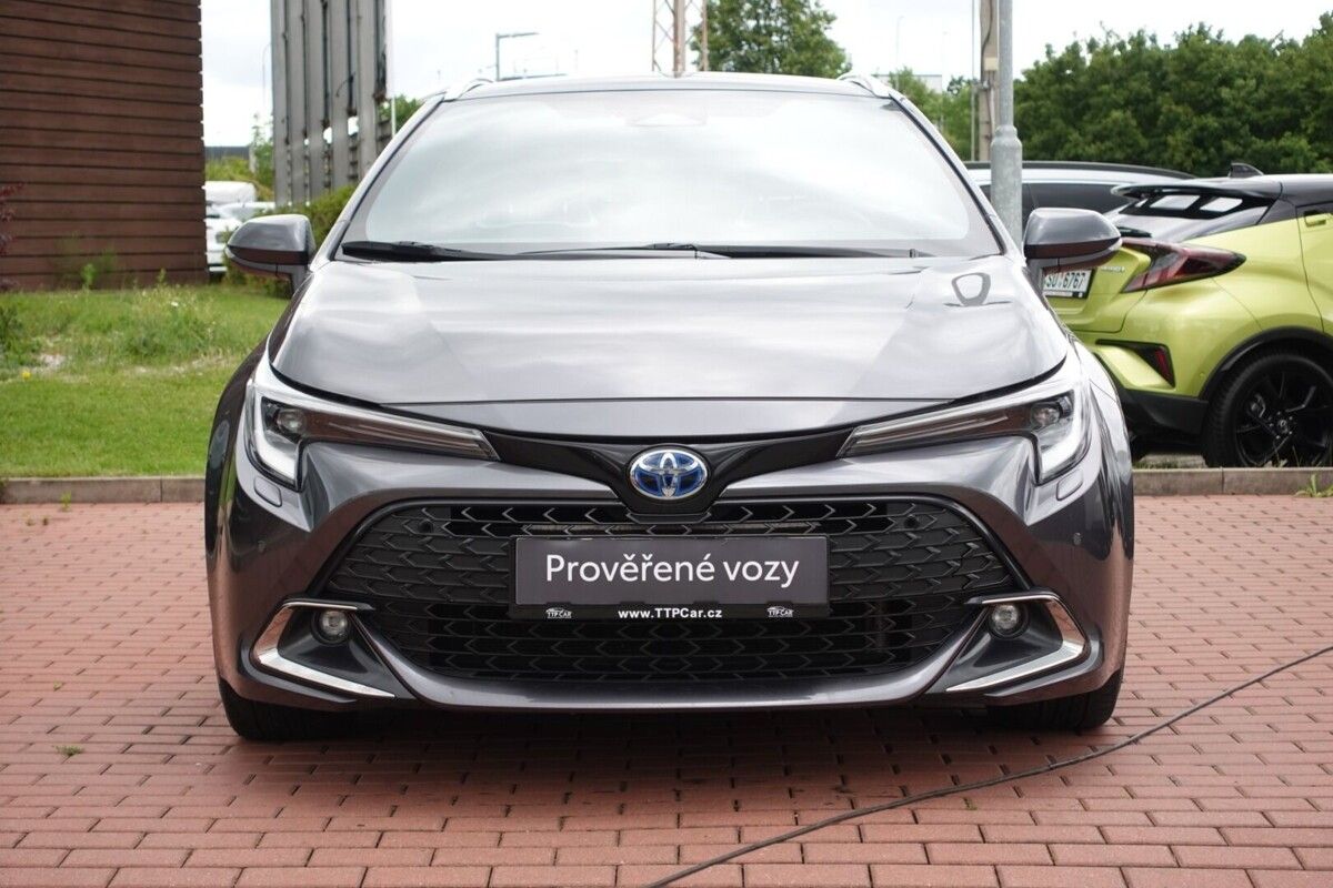 Toyota Corolla, 2,0 HEV Executive TS - fotka 2