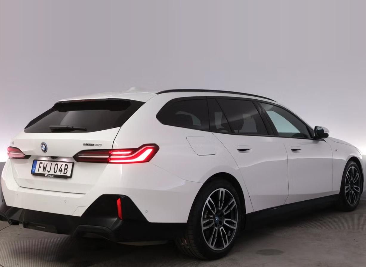 BMW i5, eDrive40 Touring SoH 97% Tažné - fotka 4