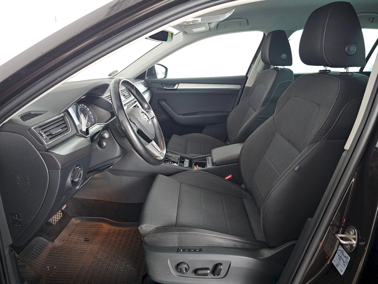 Škoda Superb, 2.0TDi 110kW DSG AMBITION PLUS - fotka 6
