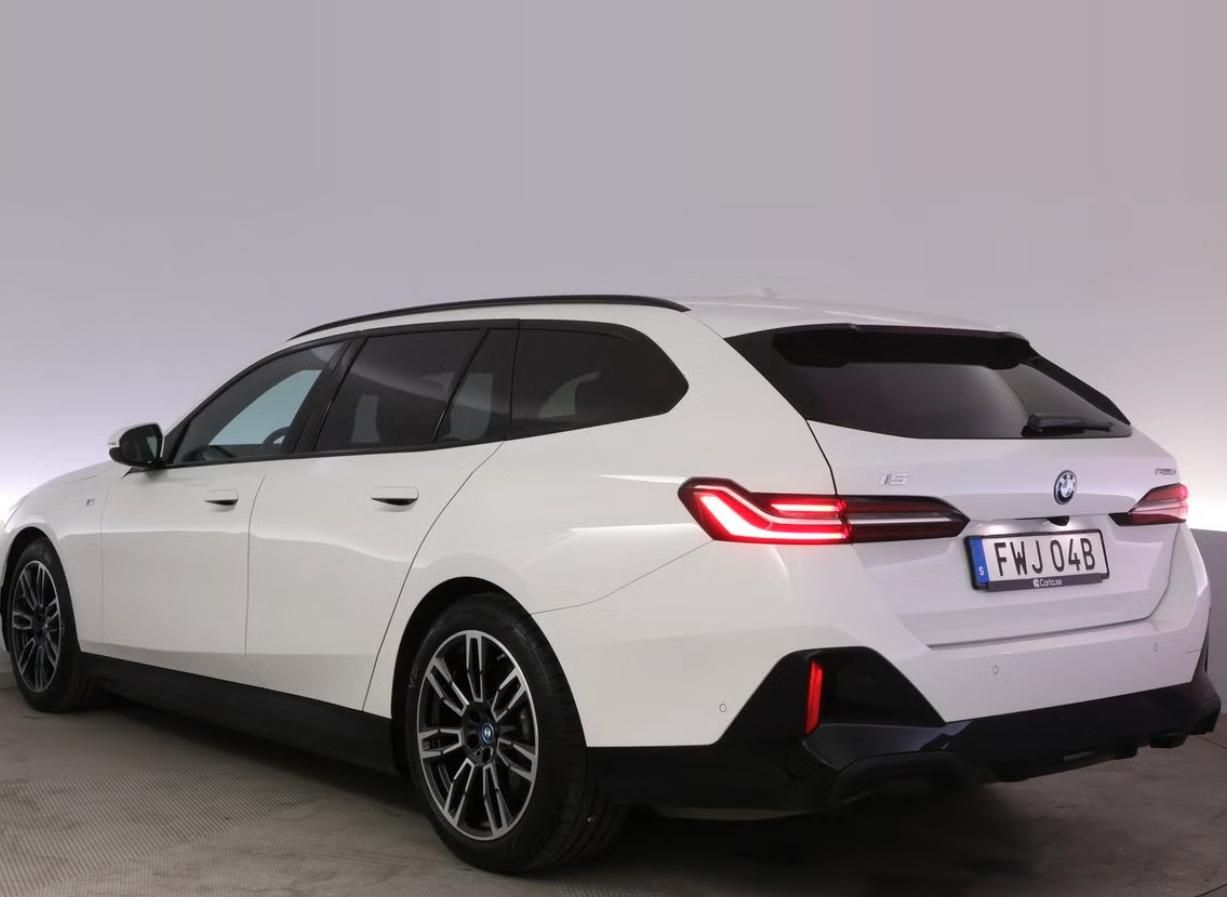 BMW i5, eDrive40 Touring SoH 97% Tažné - fotka 3