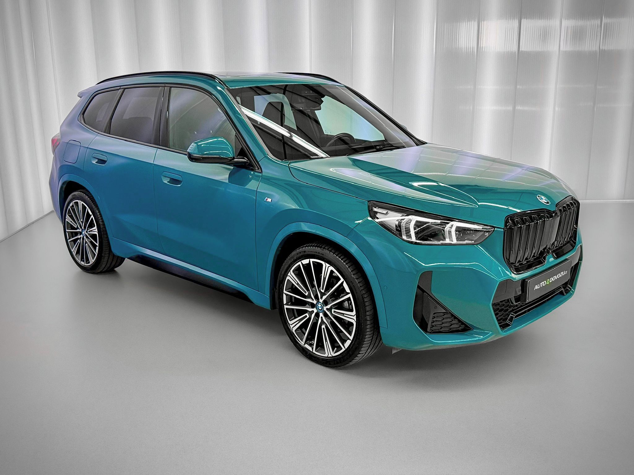 BMW iX1, xDrive 30 M-PAKET, INDIVIDUAL, - fotka 4