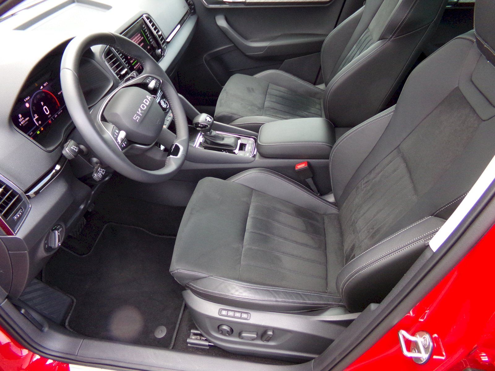 Škoda Karoq, Selection 2.0TDI /110kW A7F - fotka 6