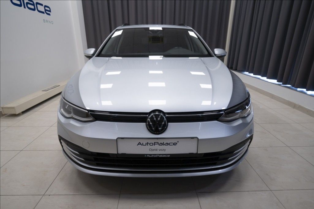Volkswagen Golf, 1,5 eTSI DSG KAMERA VÝHŘEV ČR - fotka 2
