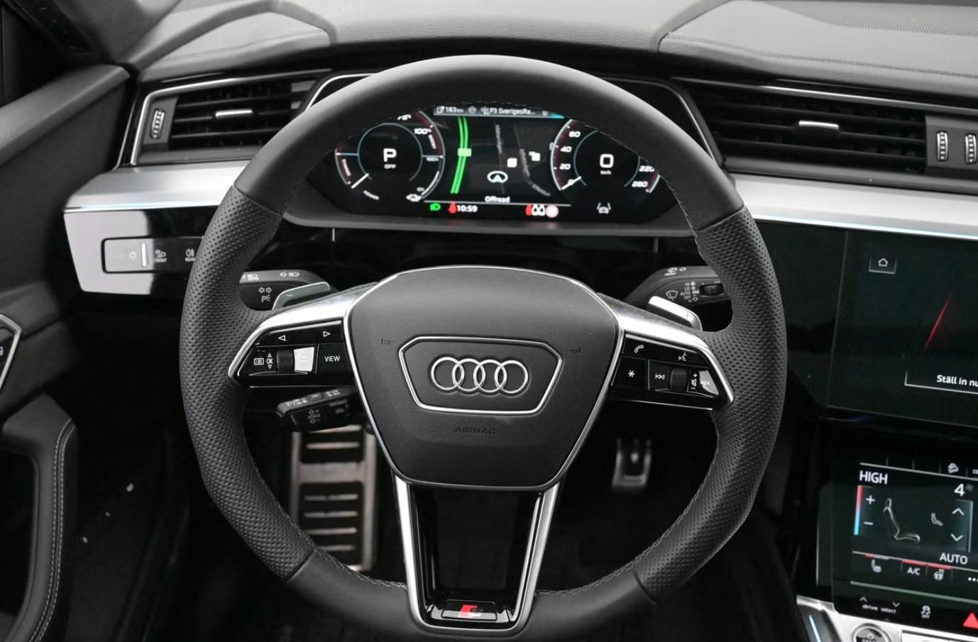 Audi Q8 e-tron, 55 Q SoH 92% 360k HuD Pano. - fotka 6