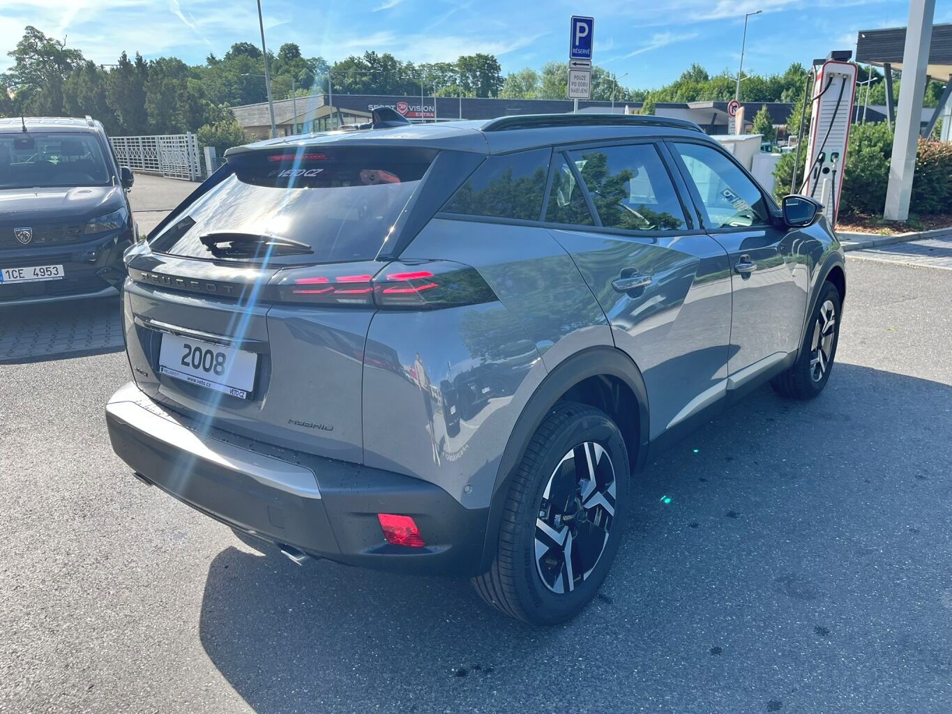Peugeot 2008, ALLURE Hybrid 145 e-DCS6 - fotka 4