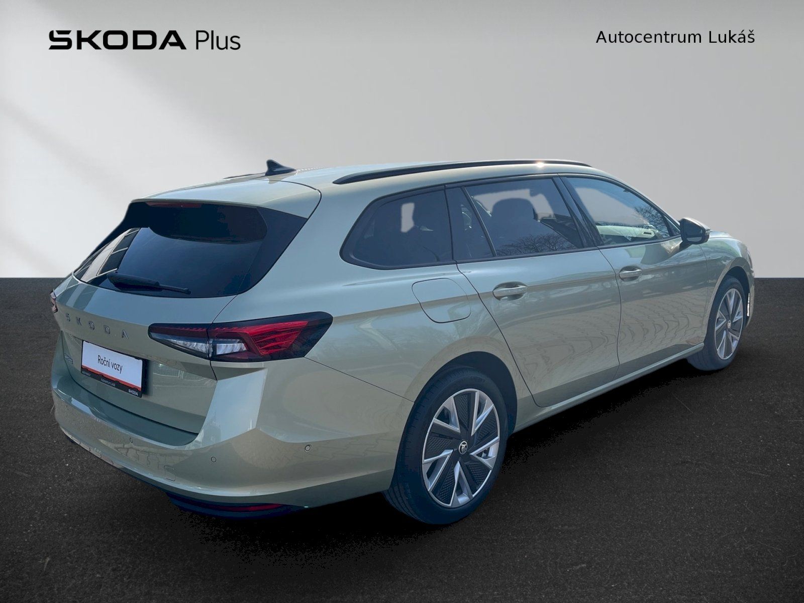 Škoda Superb, COMBI SELECTION 2.0 TDI 110 kW - fotka 2