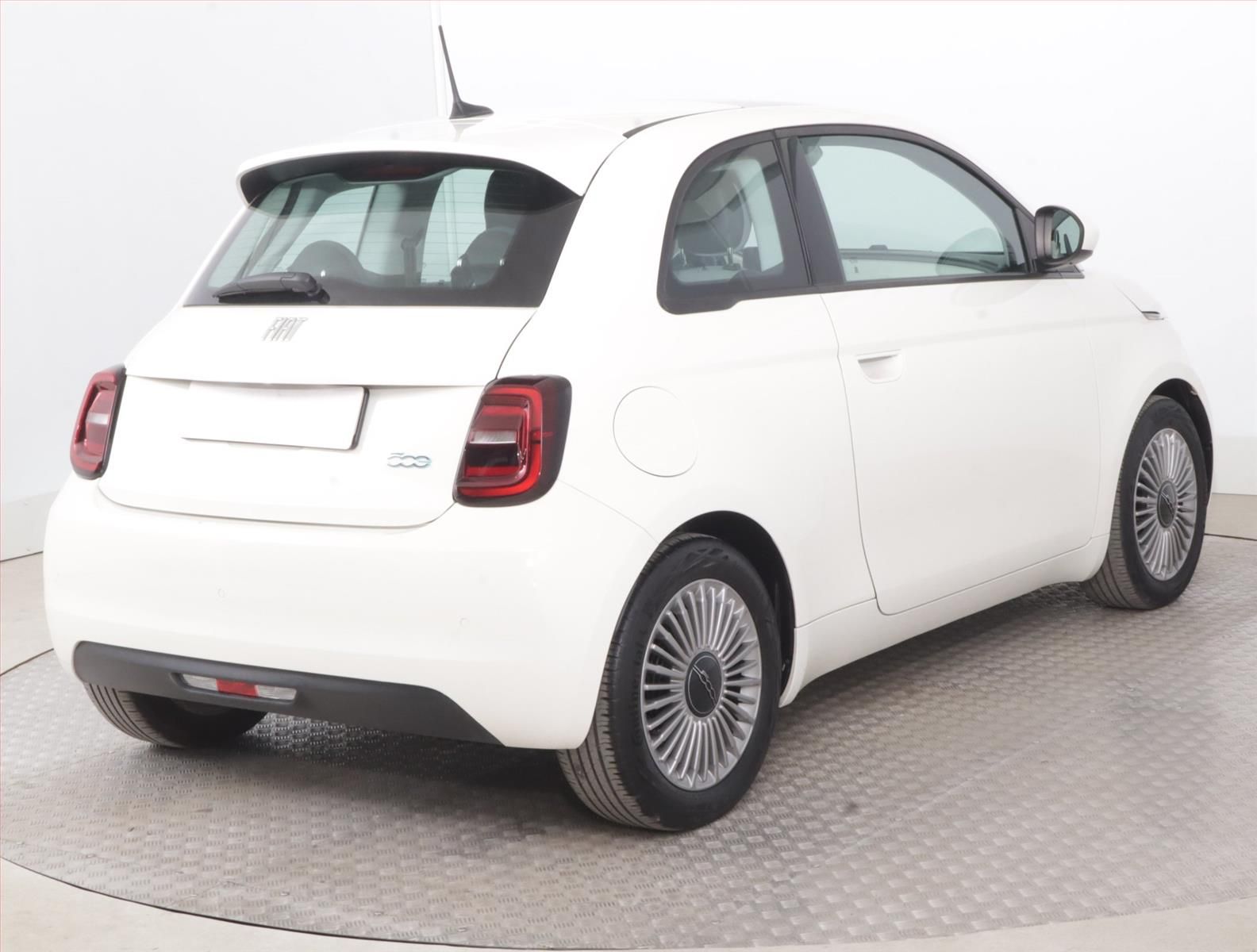 Fiat 500E, 42 kWh, Automat, Navi - fotka 5