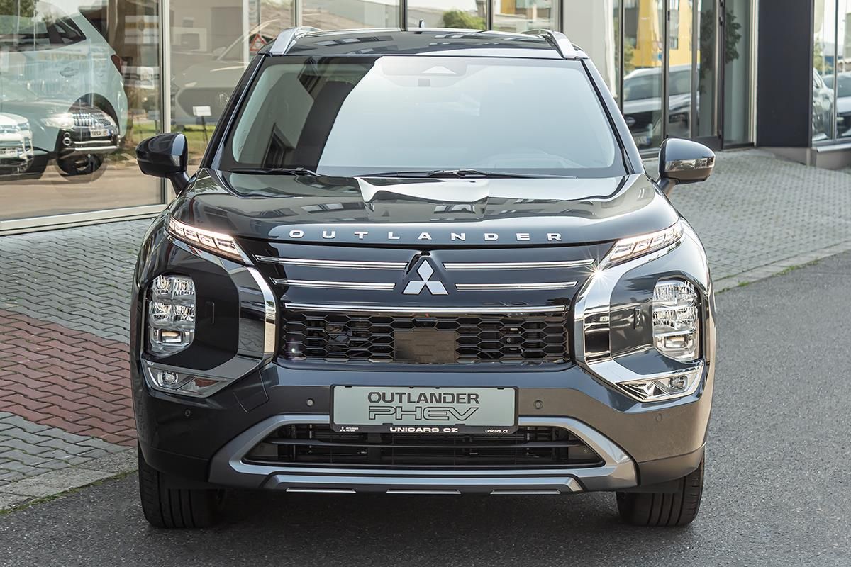 Mitsubishi Outlander, 2,4 PHEV 4WD  Instyle - fotka 2