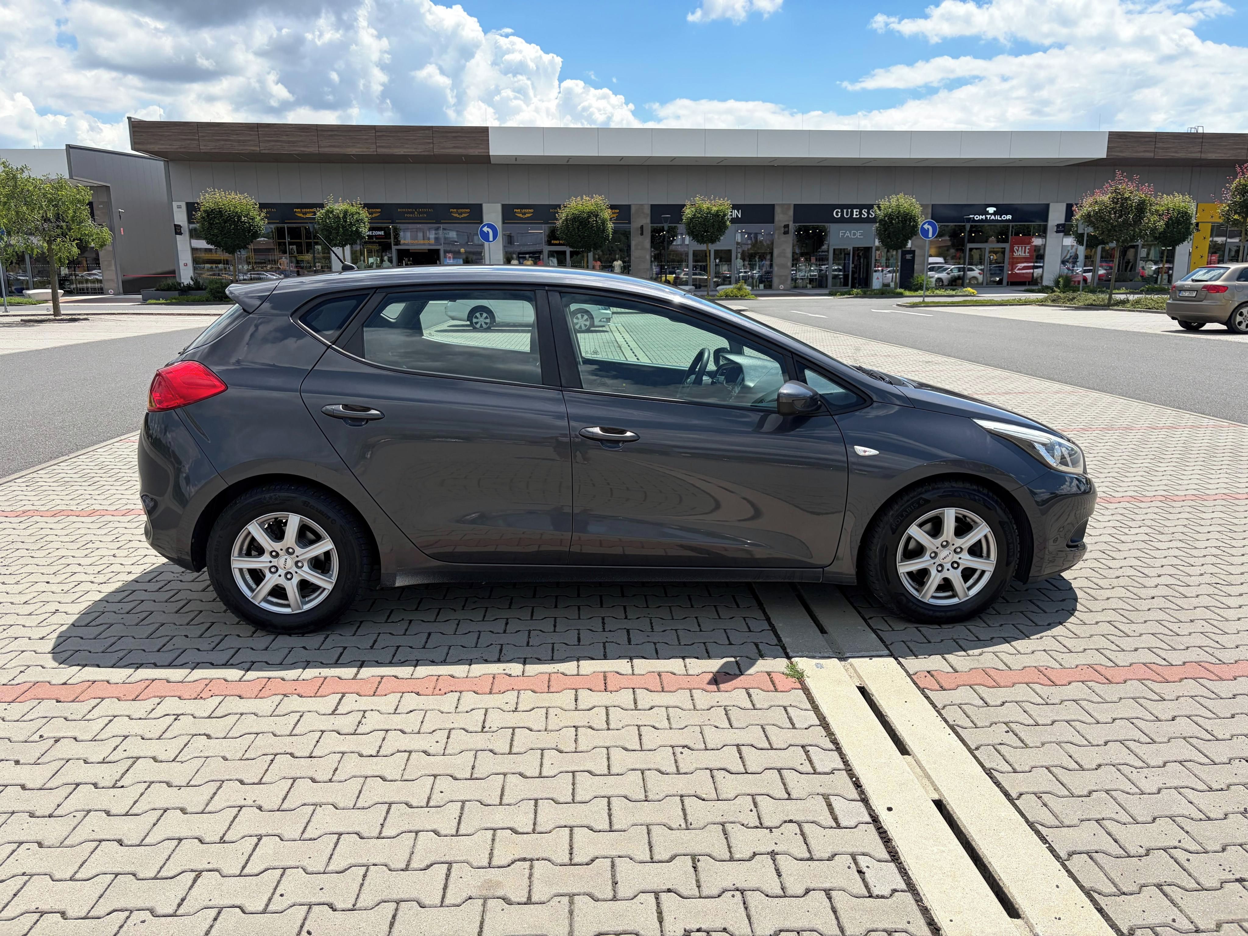Kia Cee´d, 1.4 CVVT ČR 135t klima - fotka 2