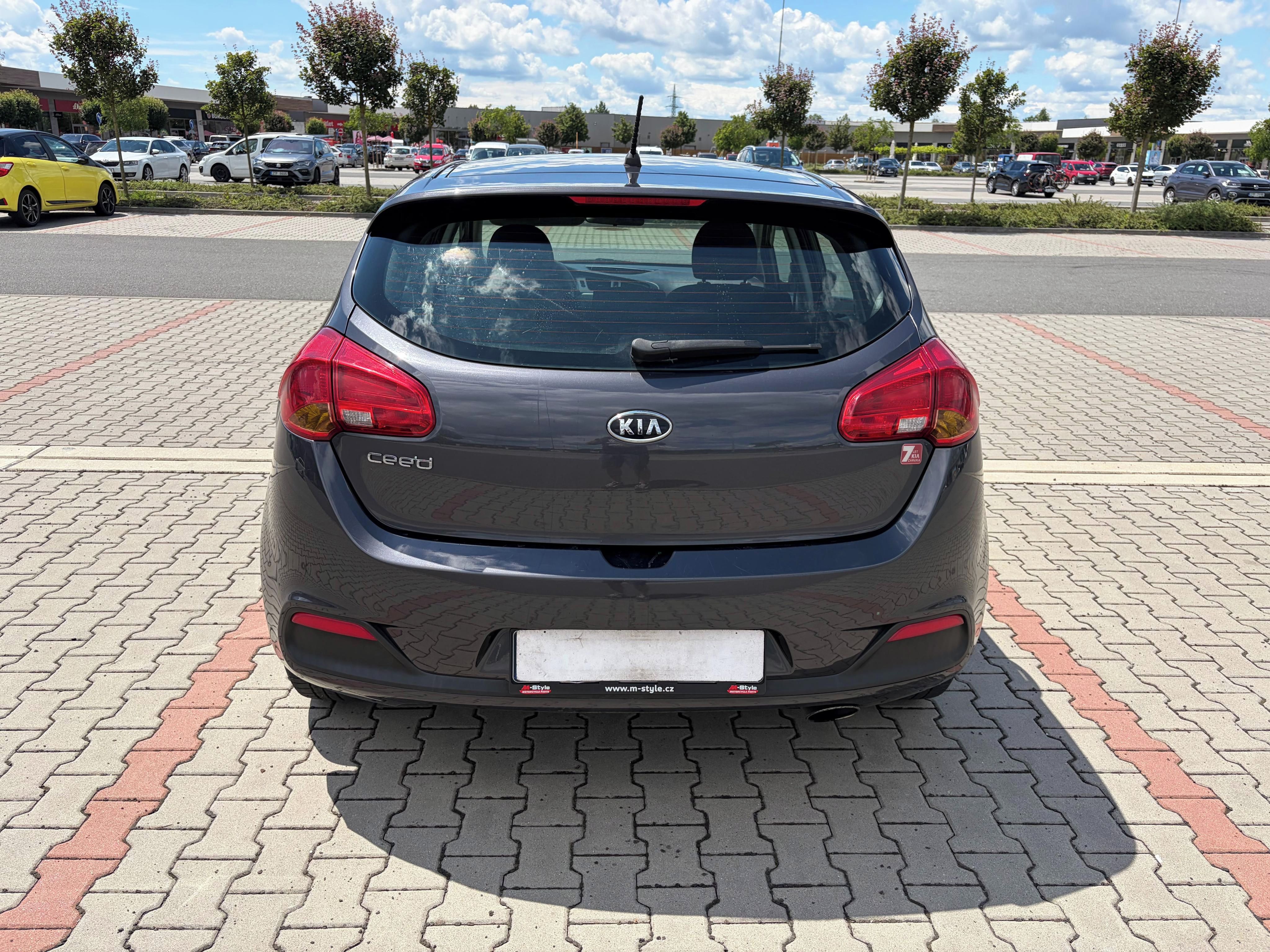 Kia Cee´d, 1.4 CVVT ČR 135t klima - fotka 4