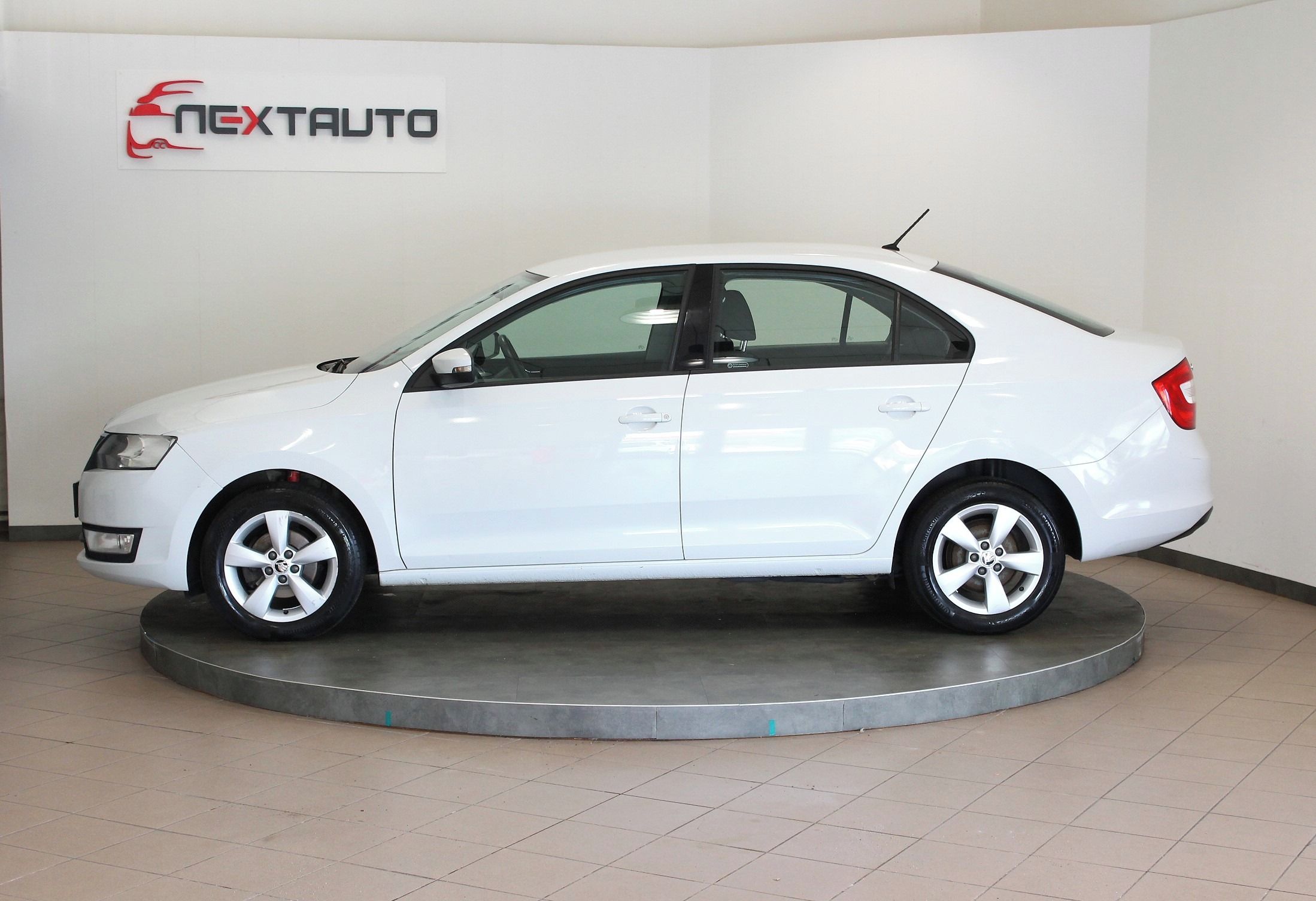 Škoda Rapid, 1.2 TSI 66kW AMBITION ČR - fotka 2