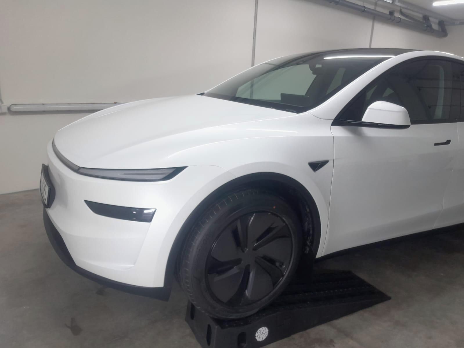Tesla Model Y, Model Y Long Range Dual Motor - fotka 2