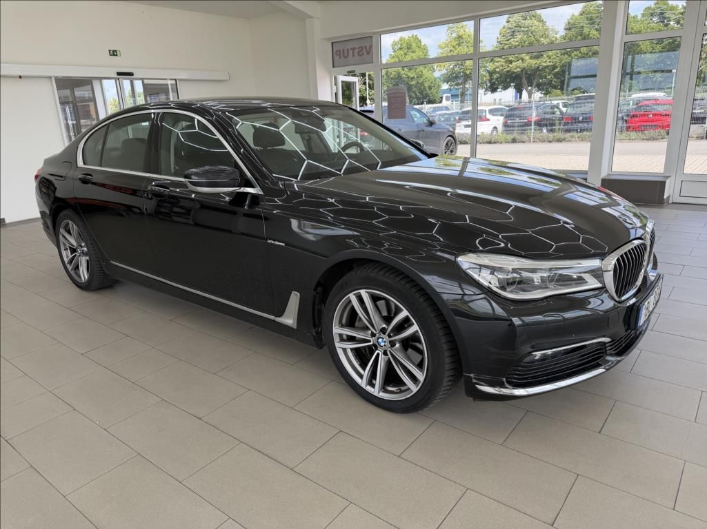 BMW Řada 7, 3,0 730d xDrive, FULL LED - fotka 3
