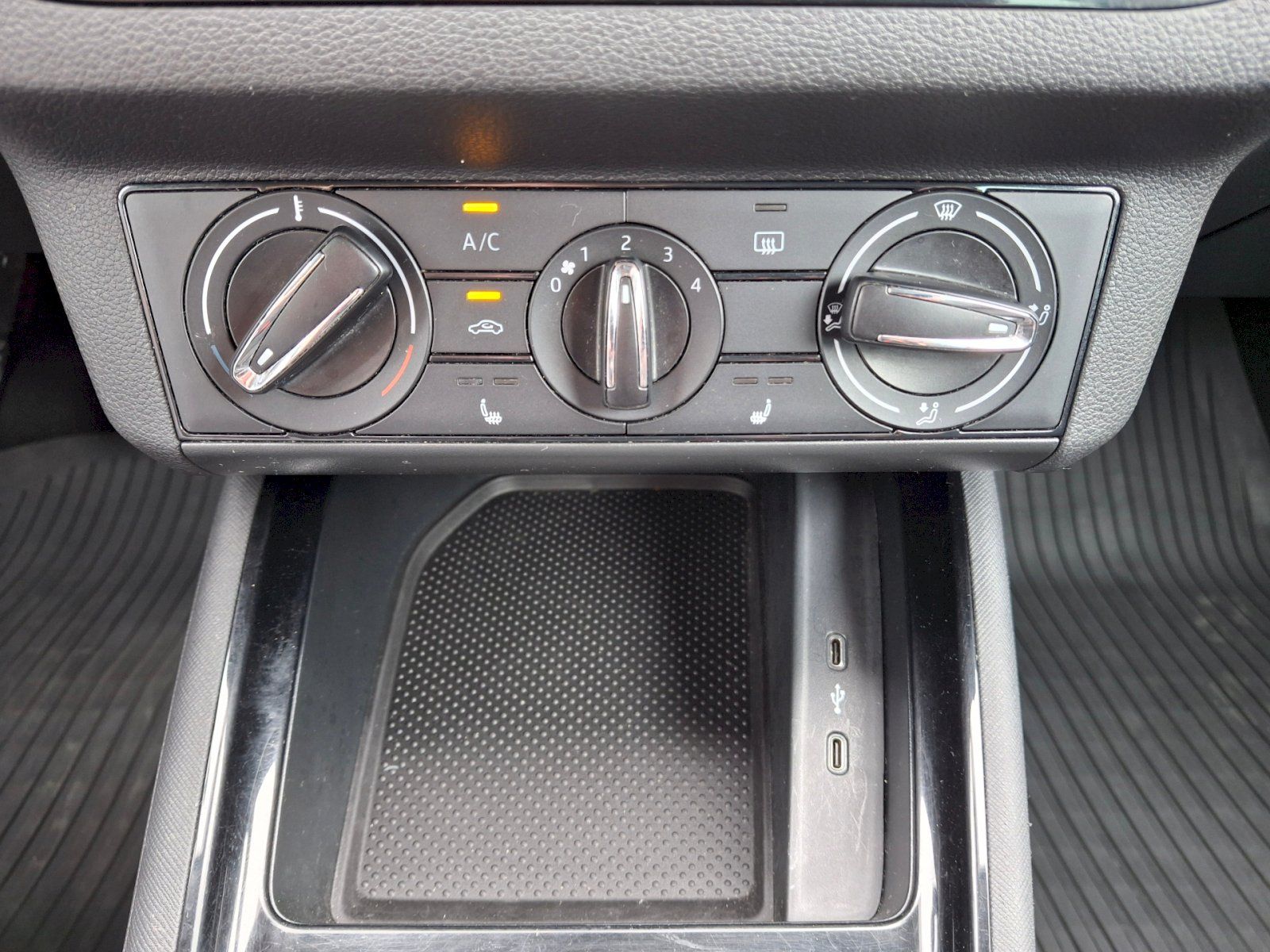 Škoda Scala, Ambition 1,0TSi 81kW - fotka 5