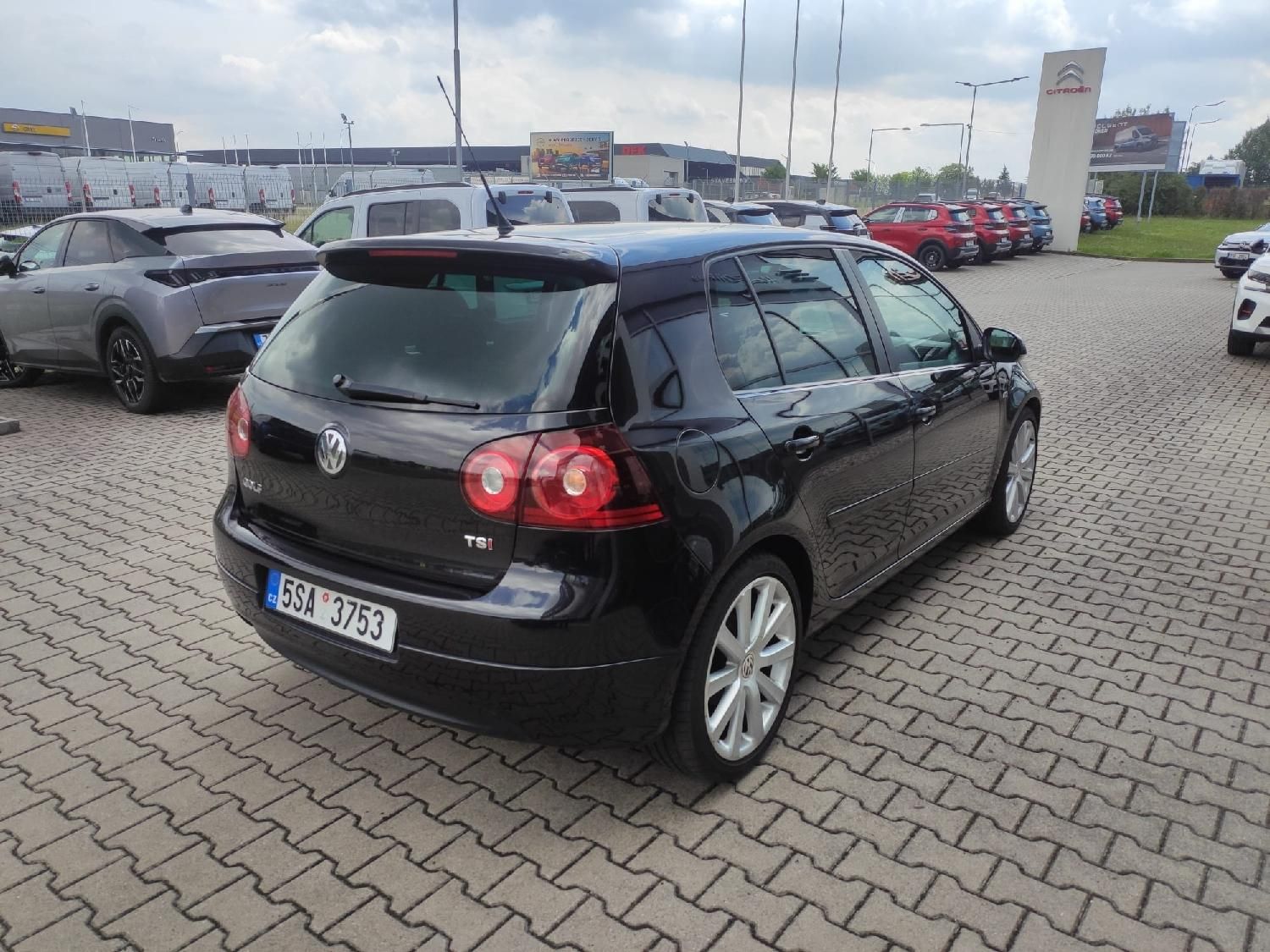Volkswagen Golf, R LINE 1.4 TSI 90 kW MAN6 - fotka 4