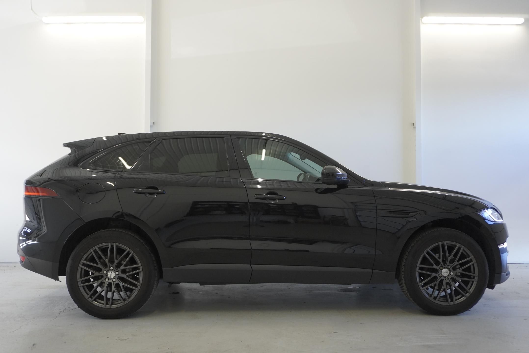 Jaguar F-Pace, 2.0D 132kW,TAŽNÉ,141 000KM - fotka 4