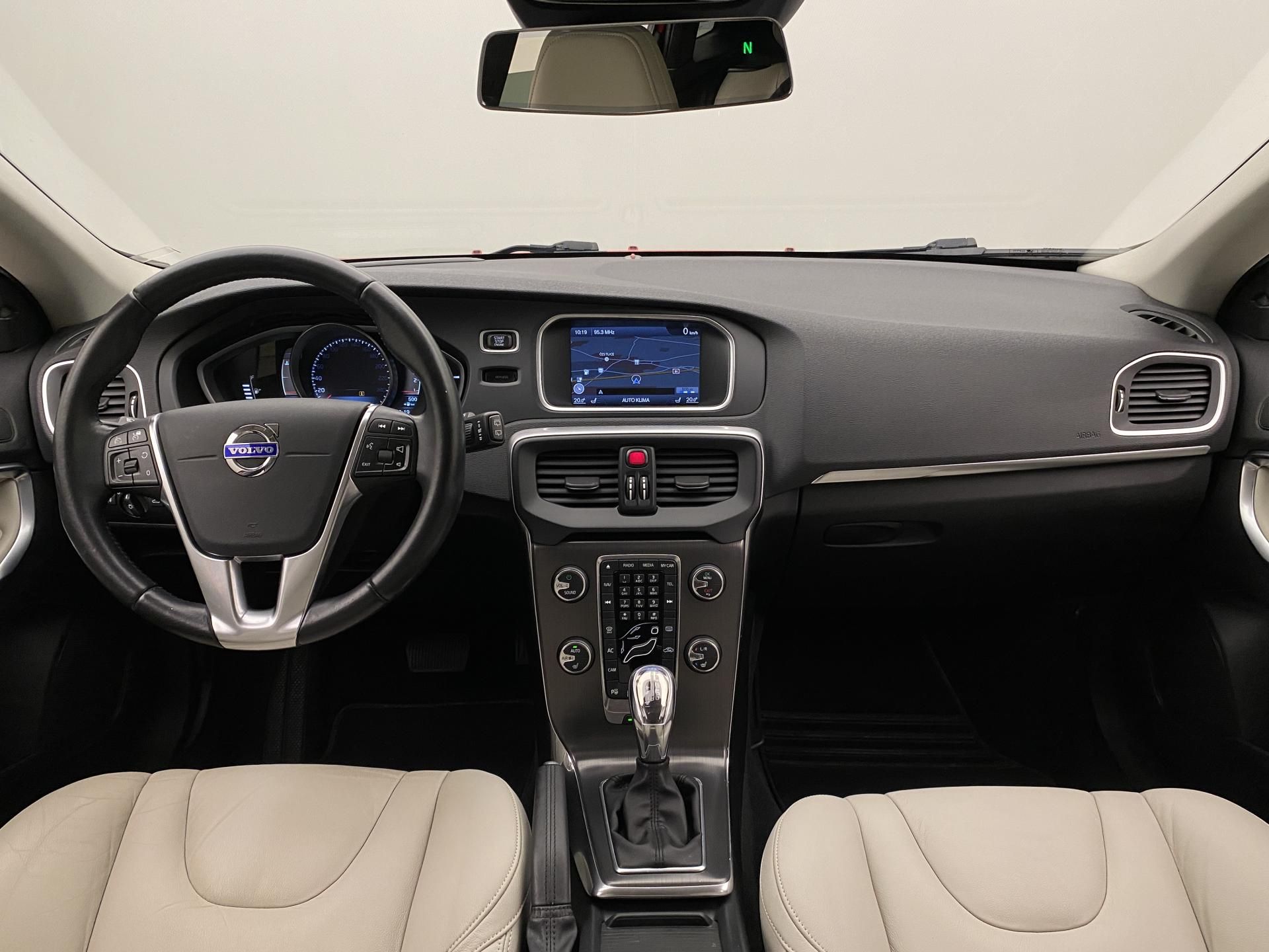 Volvo V40, D4 SUMMUM AUT CZ - fotka 2