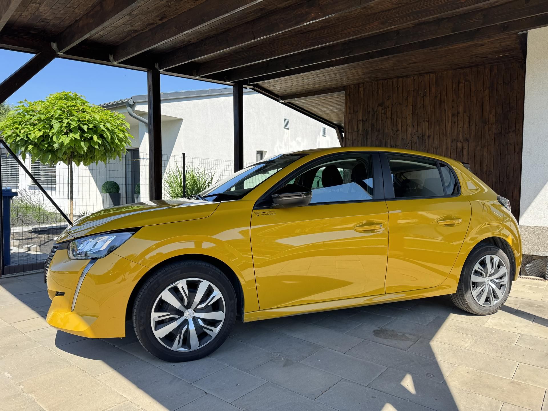 Peugeot 208, 1.2i 74kW v záruce do 2031 - fotka 3