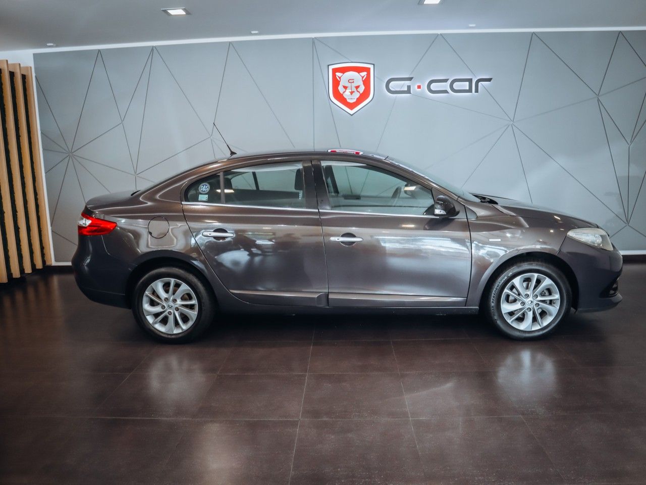 Renault Fluence, 1.6 16V 82 kW - fotka 4