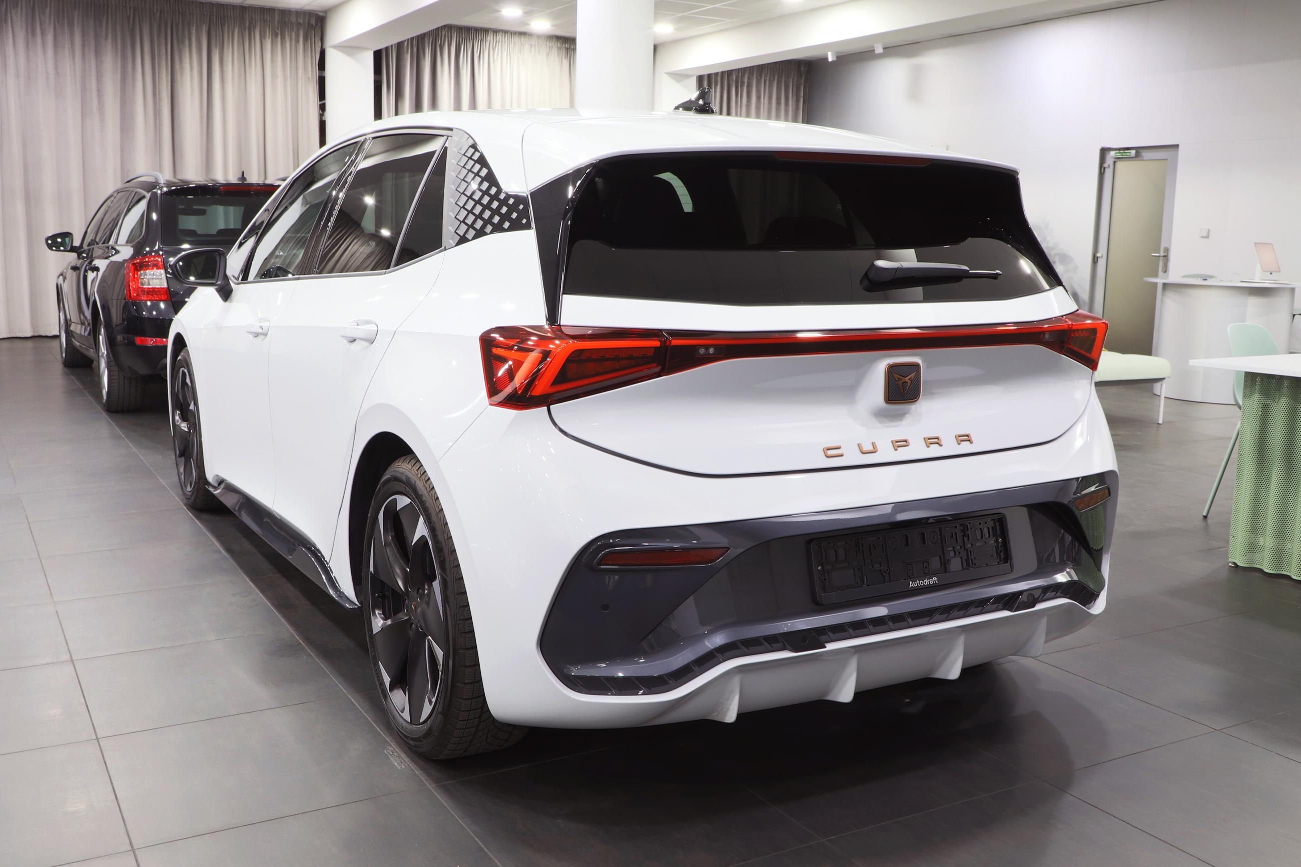 Cupra Born, Born electric 150kW / ALU 19" - fotka 5