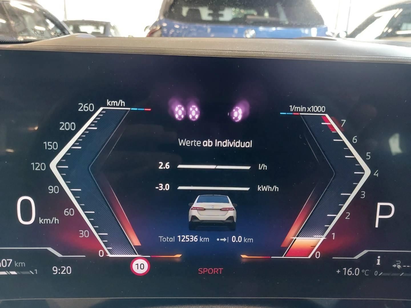 BMW Řada 5, 550e xDrive - fotka 6