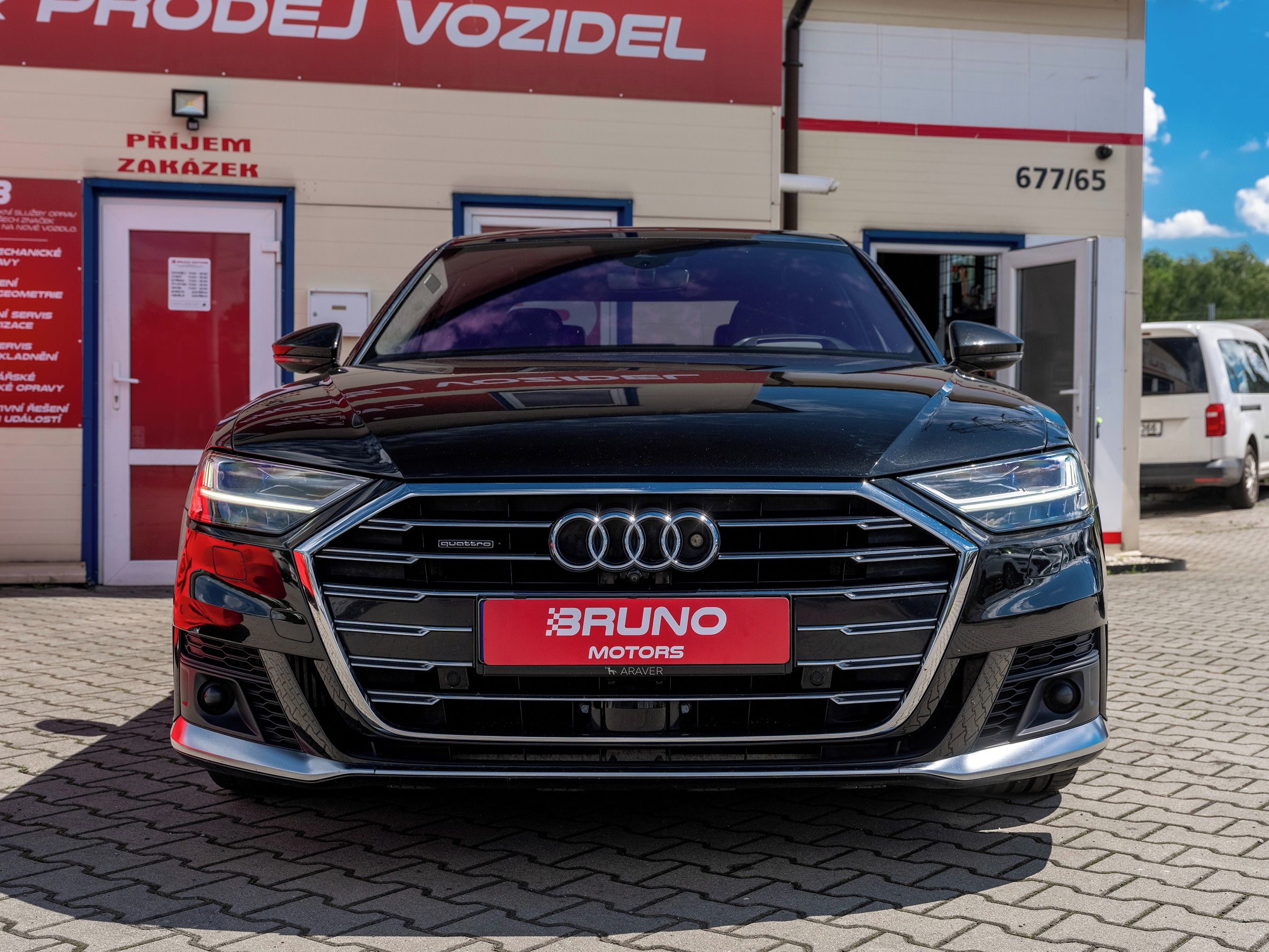 Audi A8, S-line, po velkém servisu - fotka 2