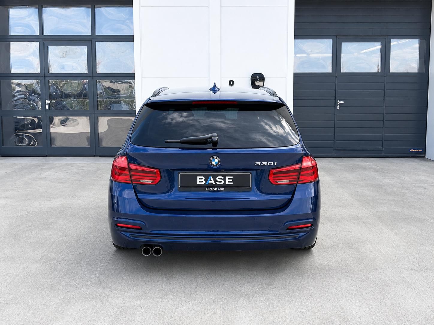BMW Řada 3, 330i Touring Sport Line - fotka 4