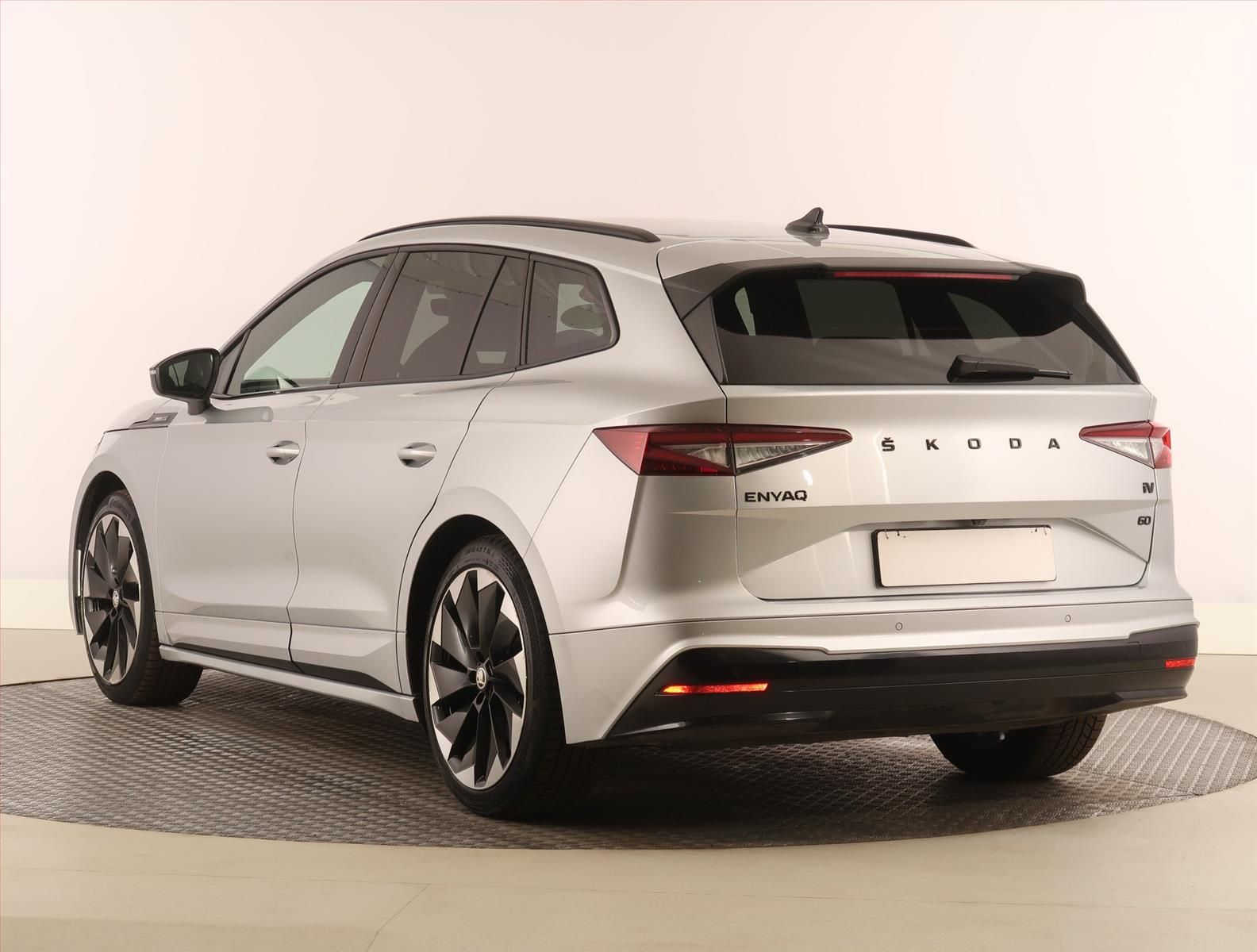 Škoda Enyaq iV, 60 (62 kWh), SoH 92% - fotka 4