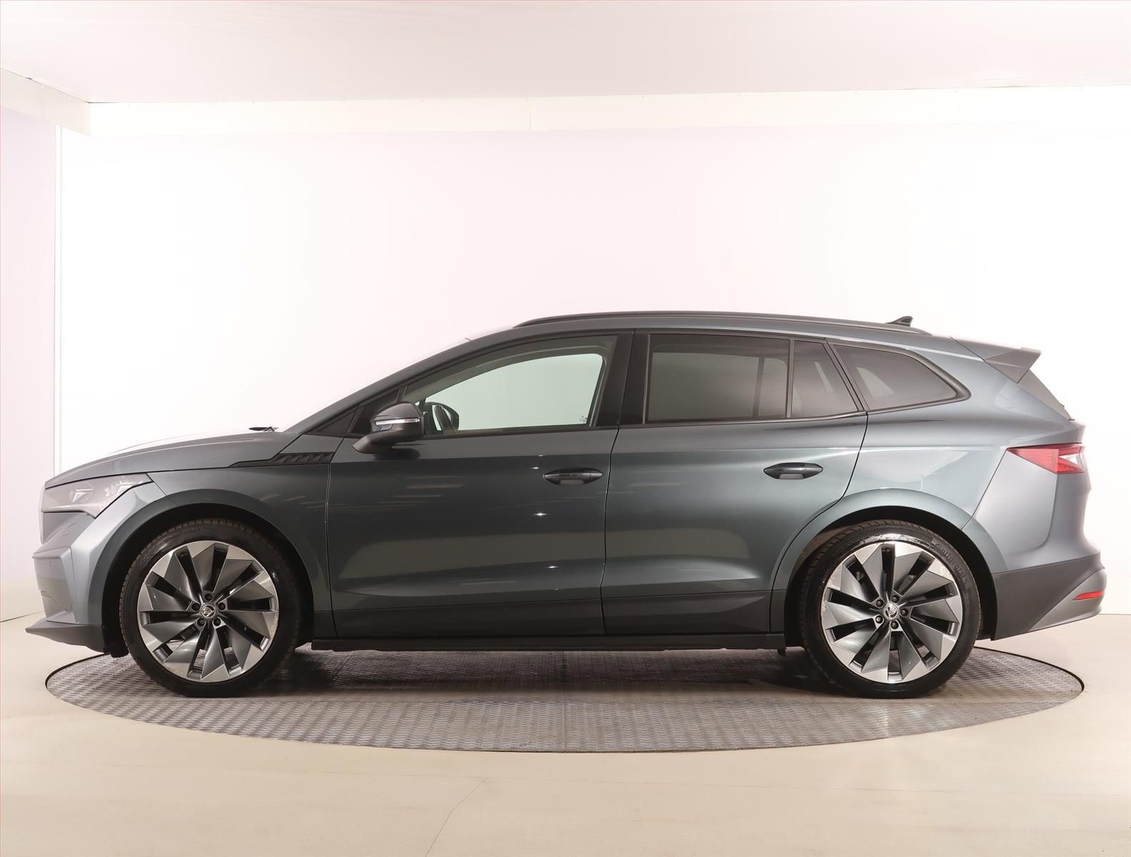 Škoda Enyaq iV, 60 (62 kWh), SoH 91%, Automat - fotka 3