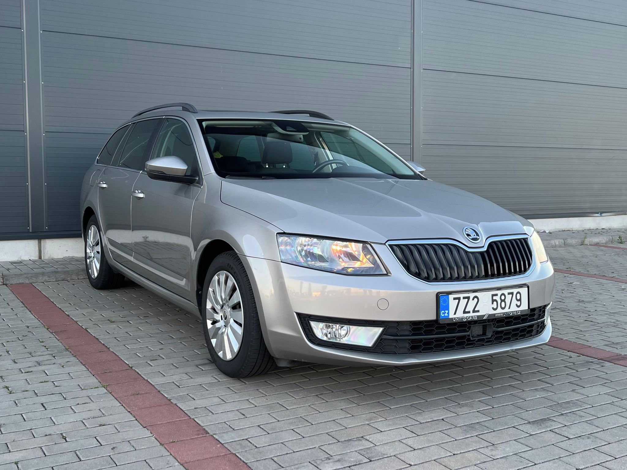 Škoda Octavia, 1,6 TDi 81kW STYLE-KAMERA.P - fotka 3