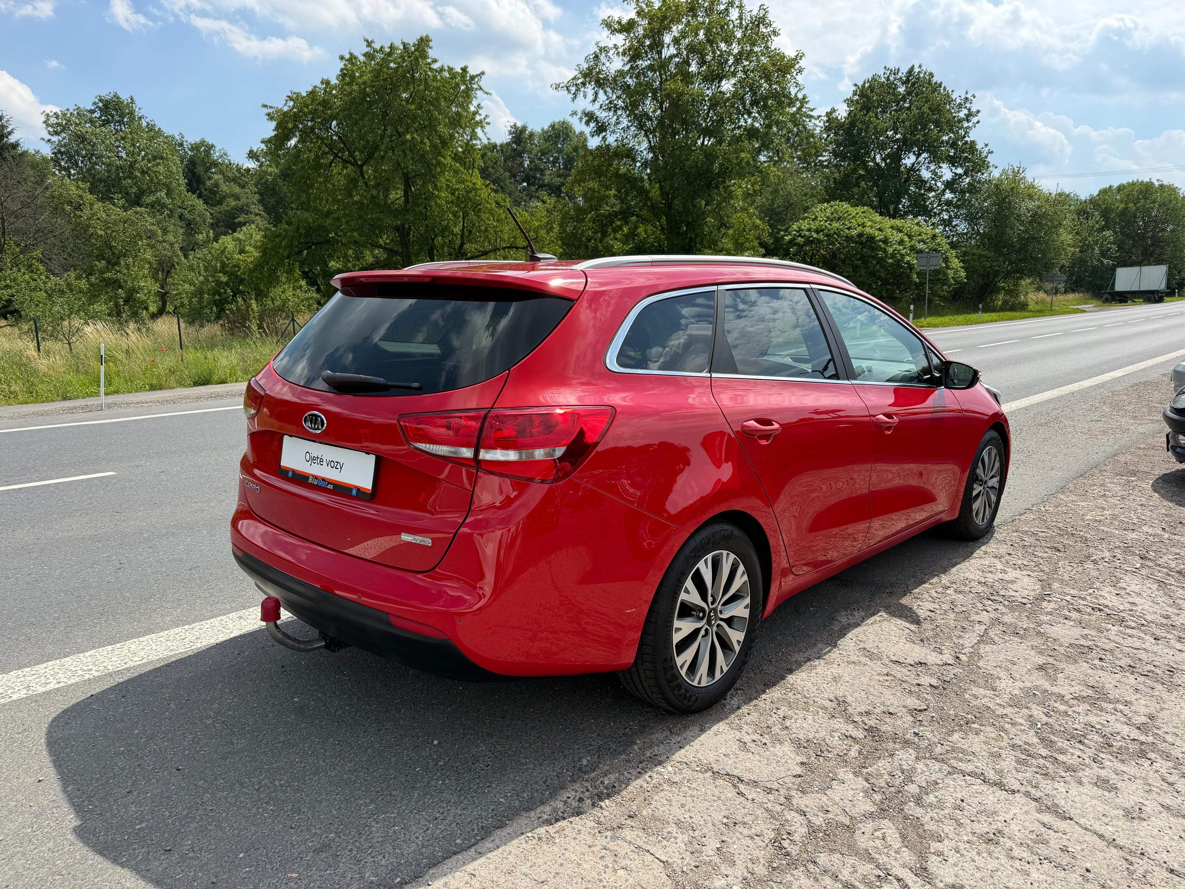 Kia Cee´d, 1.6 GDi TOP ČR tažné - fotka 4