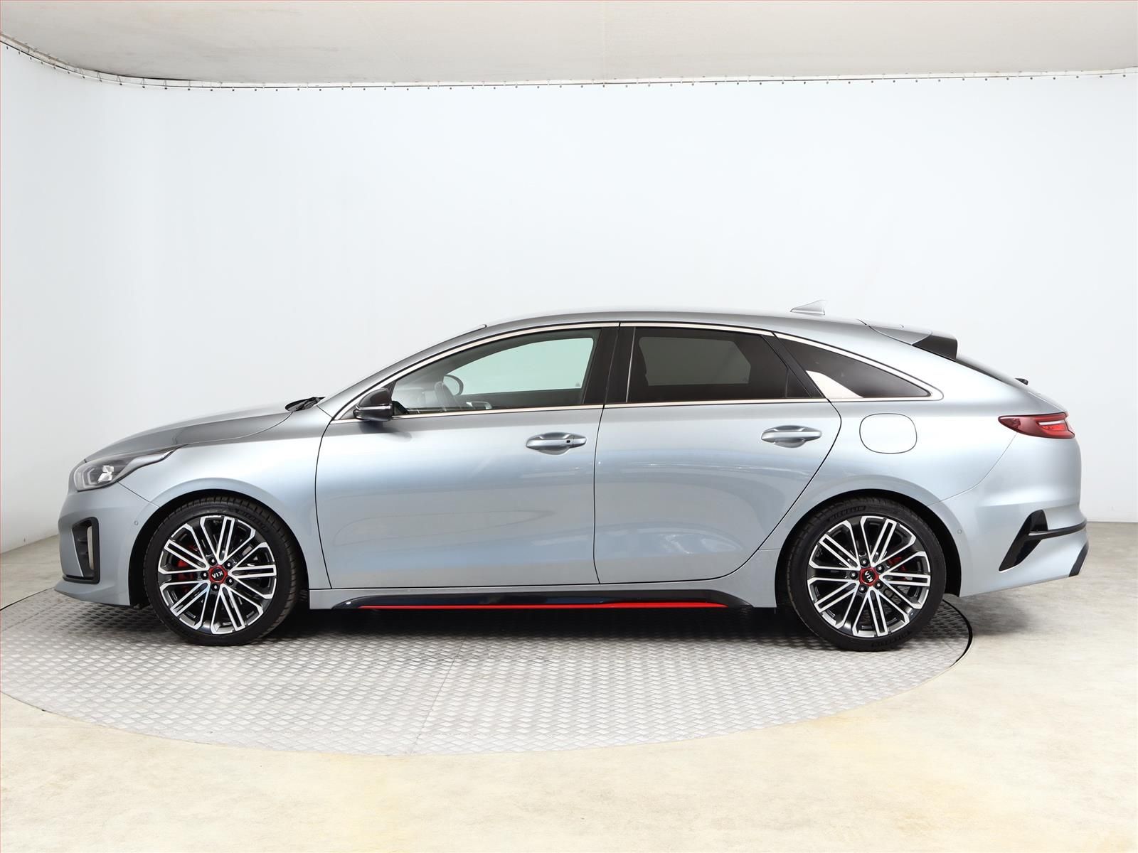 Kia ProCeed, GT 1.6 T-GDI, Automat, Kůže - fotka 3