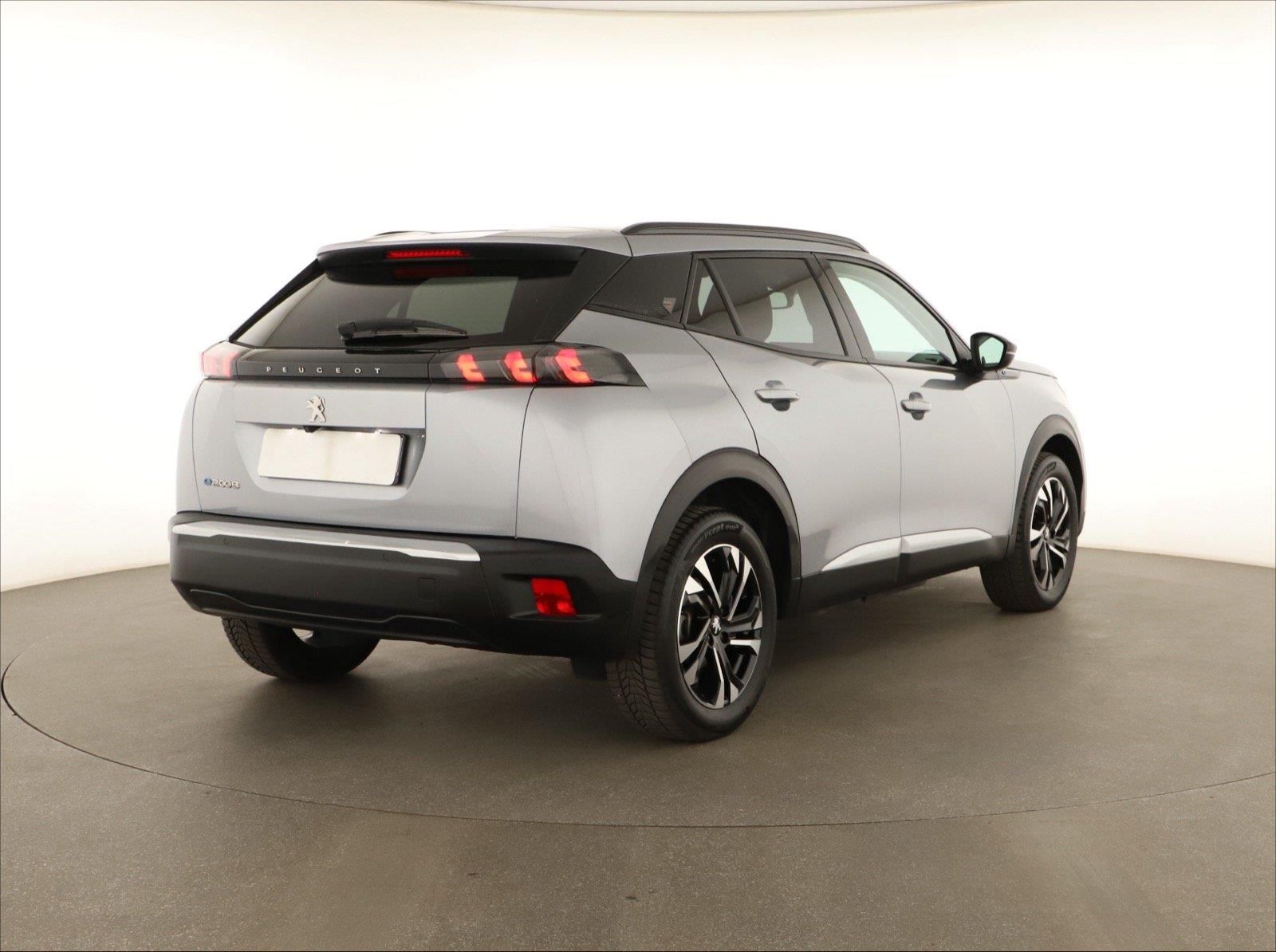 Peugeot 2008, 50 kWh, SoH 92%, Automat - fotka 5