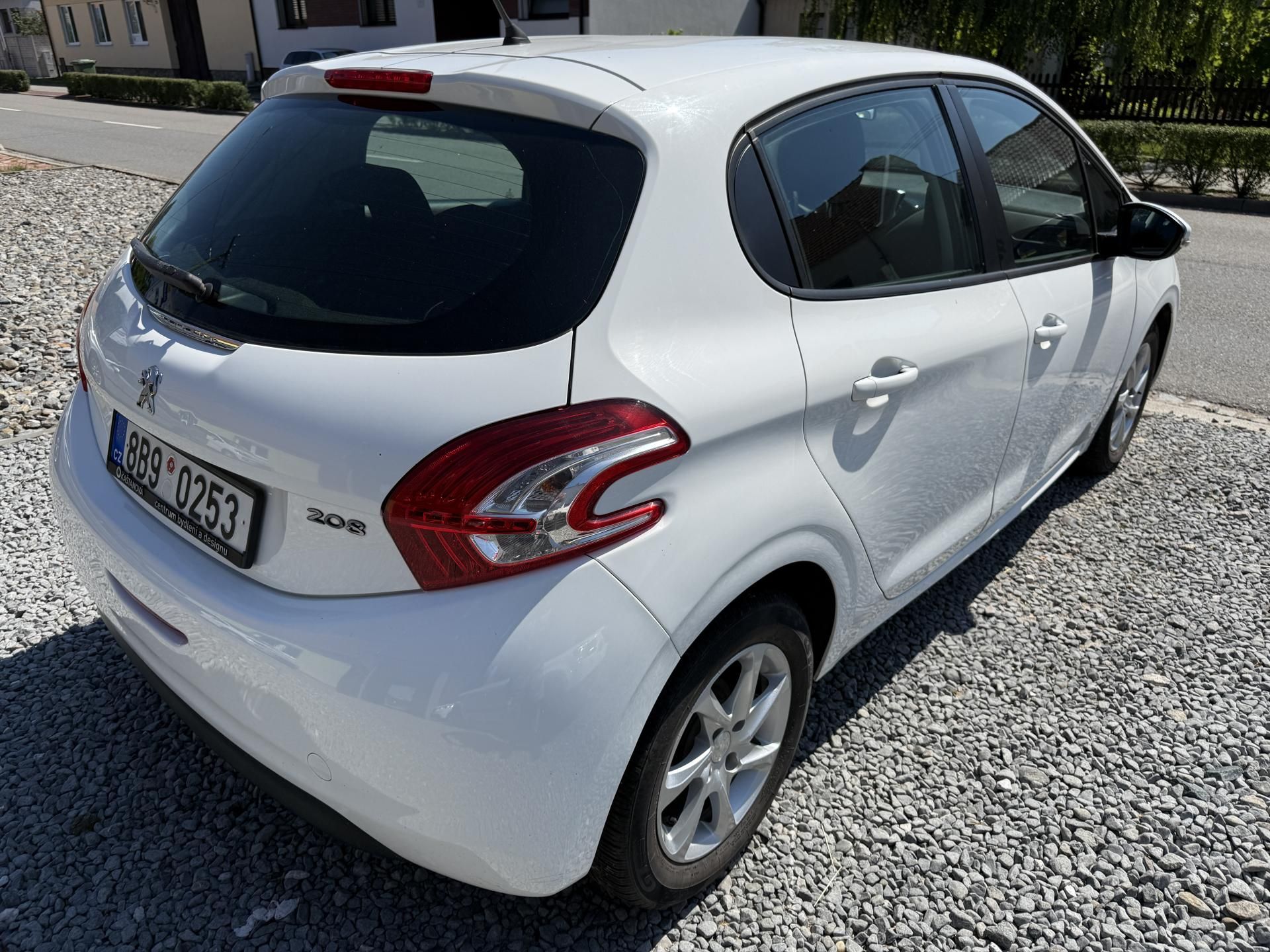 Peugeot 208, 1.2i 60 KW ALU SERVIS. - fotka 5