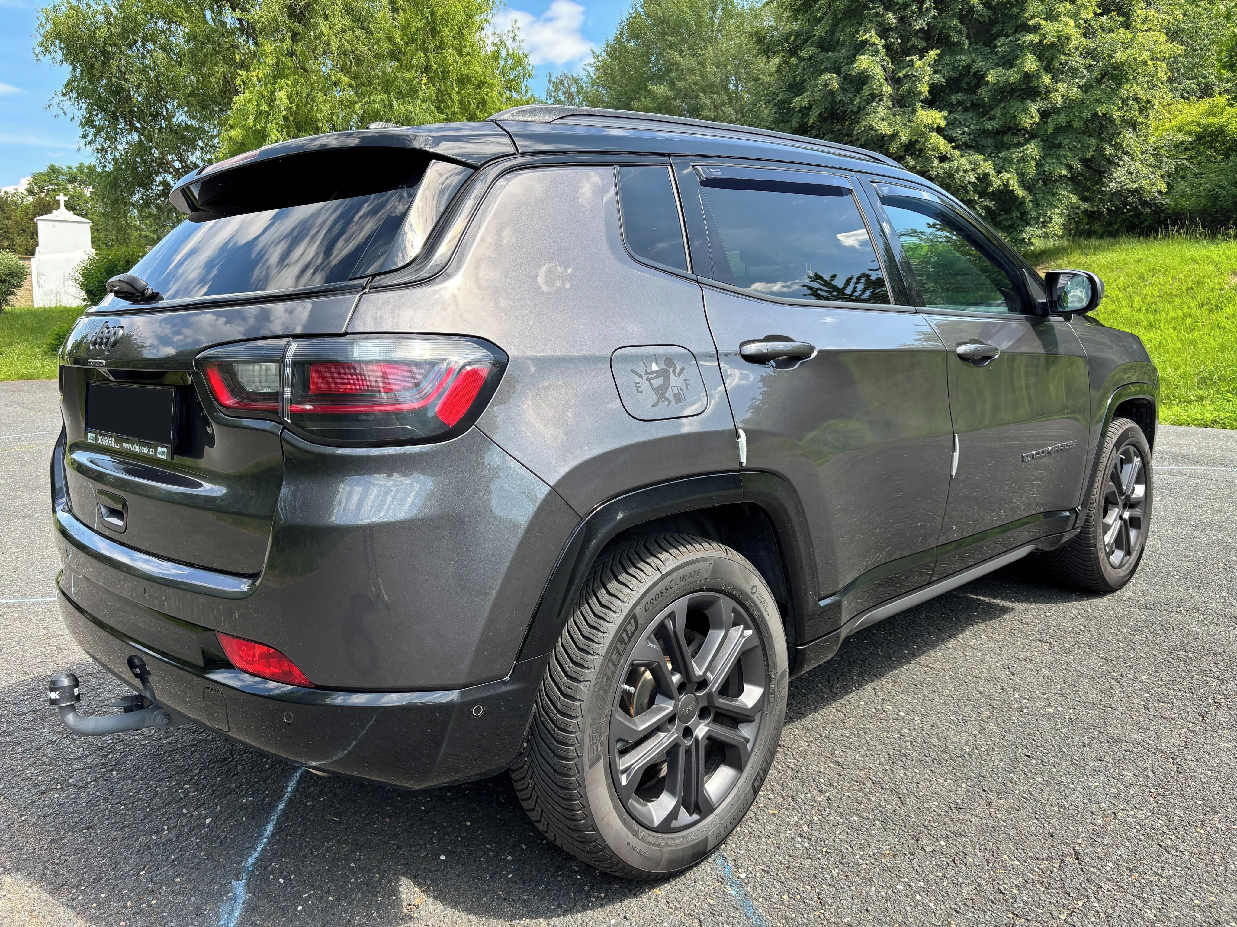 Jeep Compass, 1.3T-GDI 110kw S. Knih 80th ČR - fotka 5