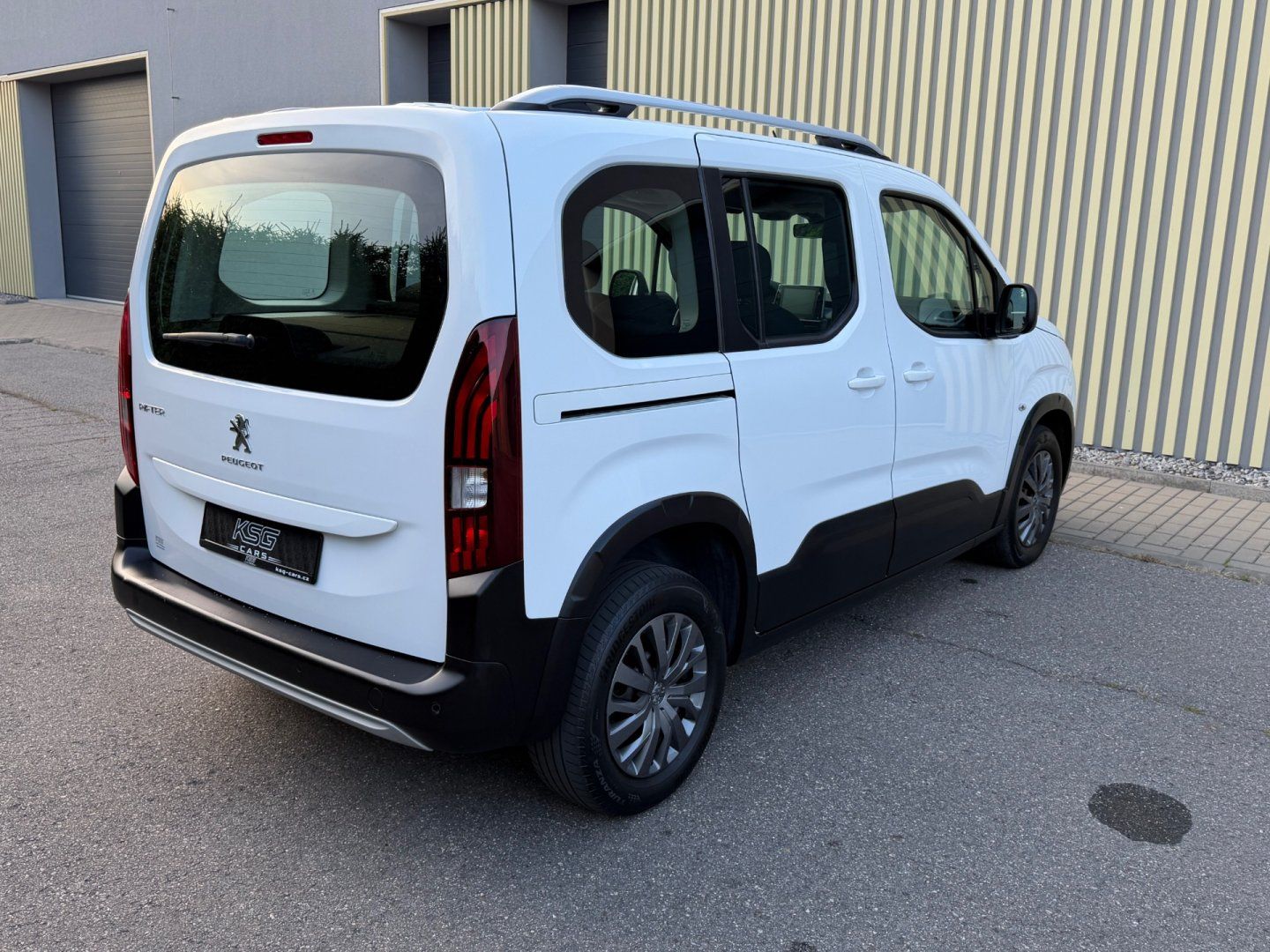 Peugeot Rifter, 1.2PT 81kW ALLURE! Navigace! - fotka 5