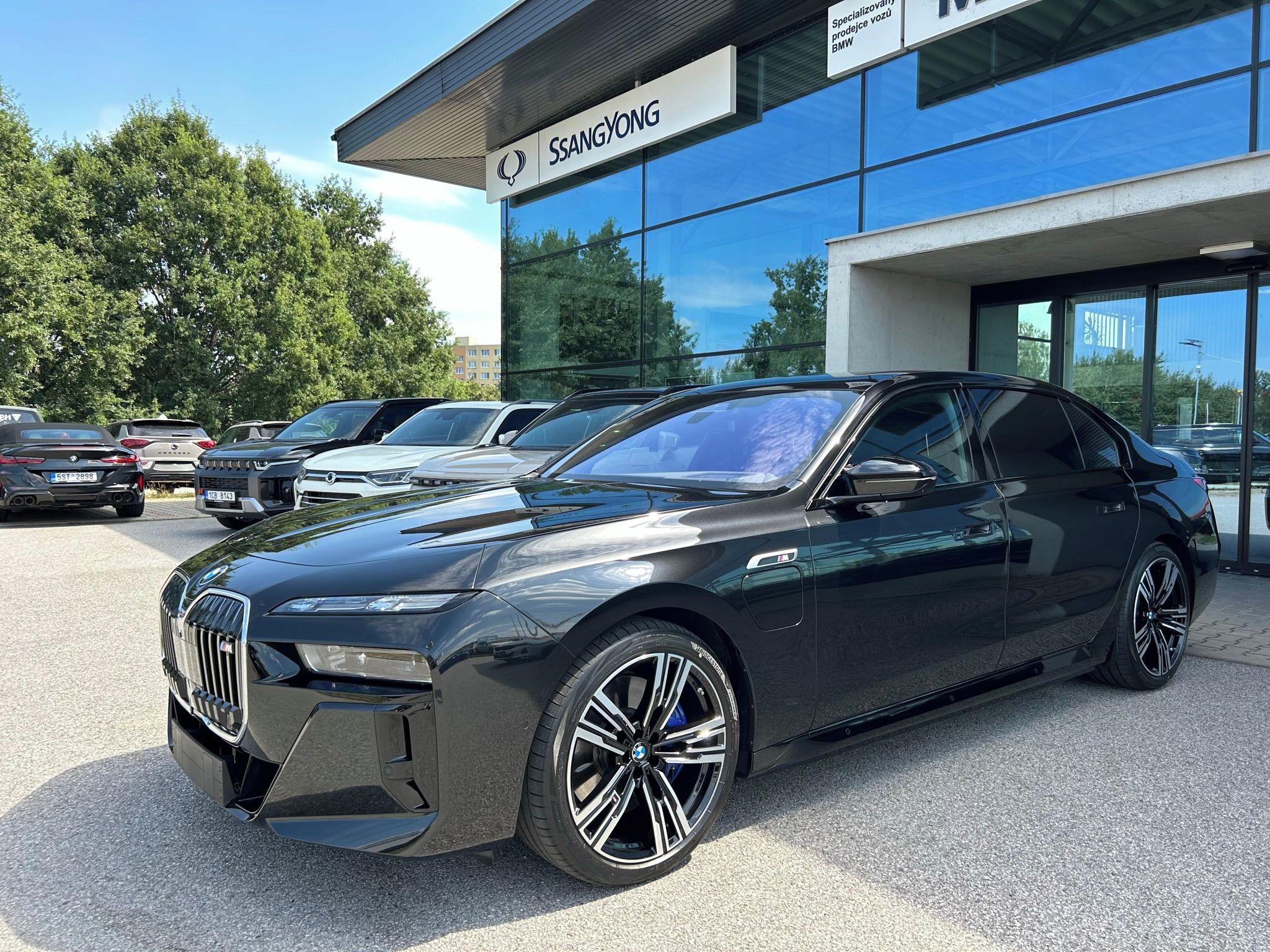 BMW Řada 7, M760e xDrive, B&W Diamond TOP - fotka 4