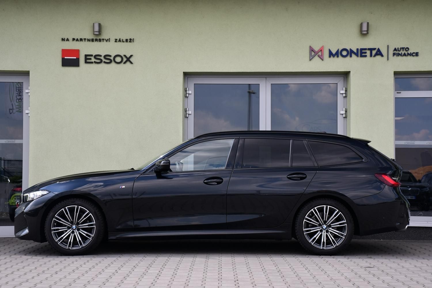 BMW Řada 3, 320d xDrive M-SPORT 1M ČR - fotka 2